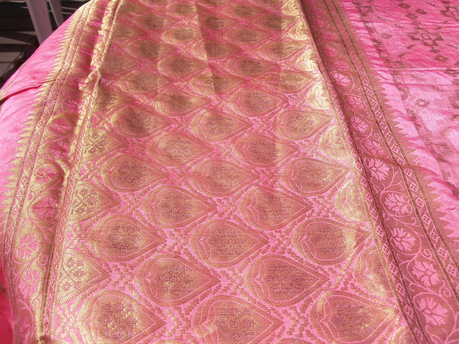 NEW SILK SARI WITH ZARI AND PINK COLOR