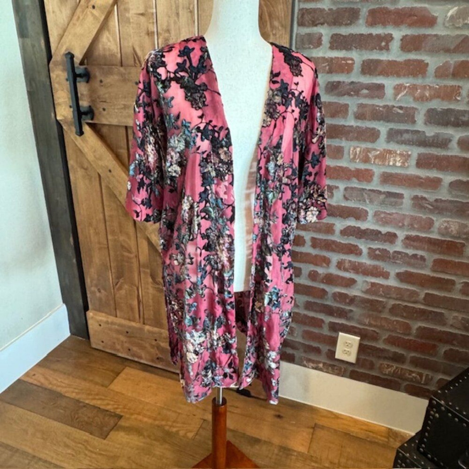 Arizona Jean Co. Velvet Burnout Floral Kimono Robe – Size M/L