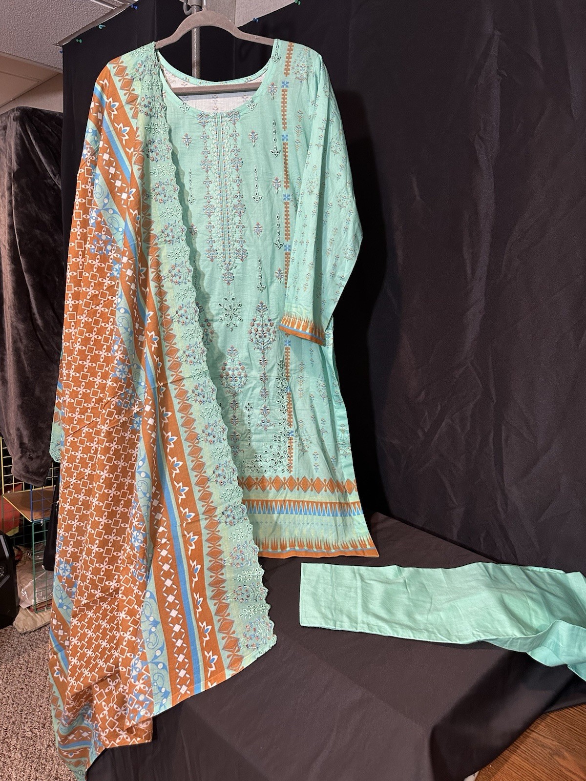 ⭐️Tailor Stitched Emb Lawn Suit On Sale- 4 PC – Inner Included -Medium Size- $35
