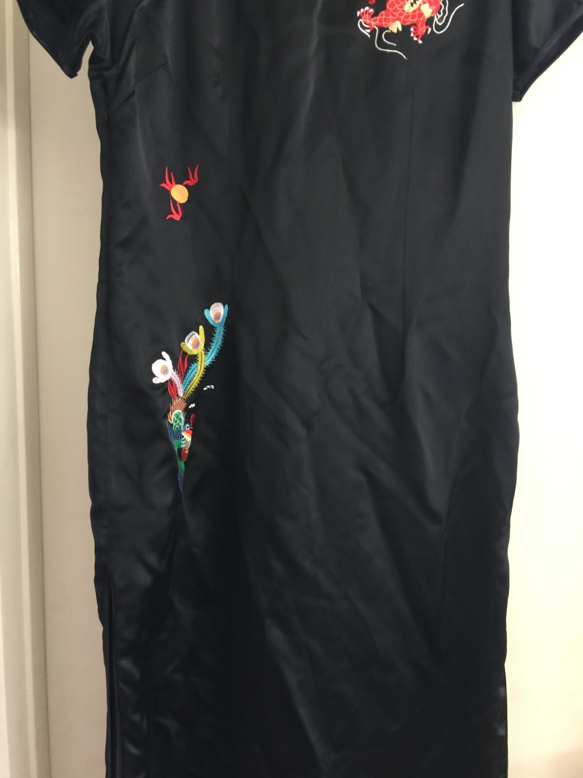 VINTAGE YI FANG BLACK SATIN EMBROIDERED DRAGON CHEONGSAM DRESS WOMENS 44 38″x56″