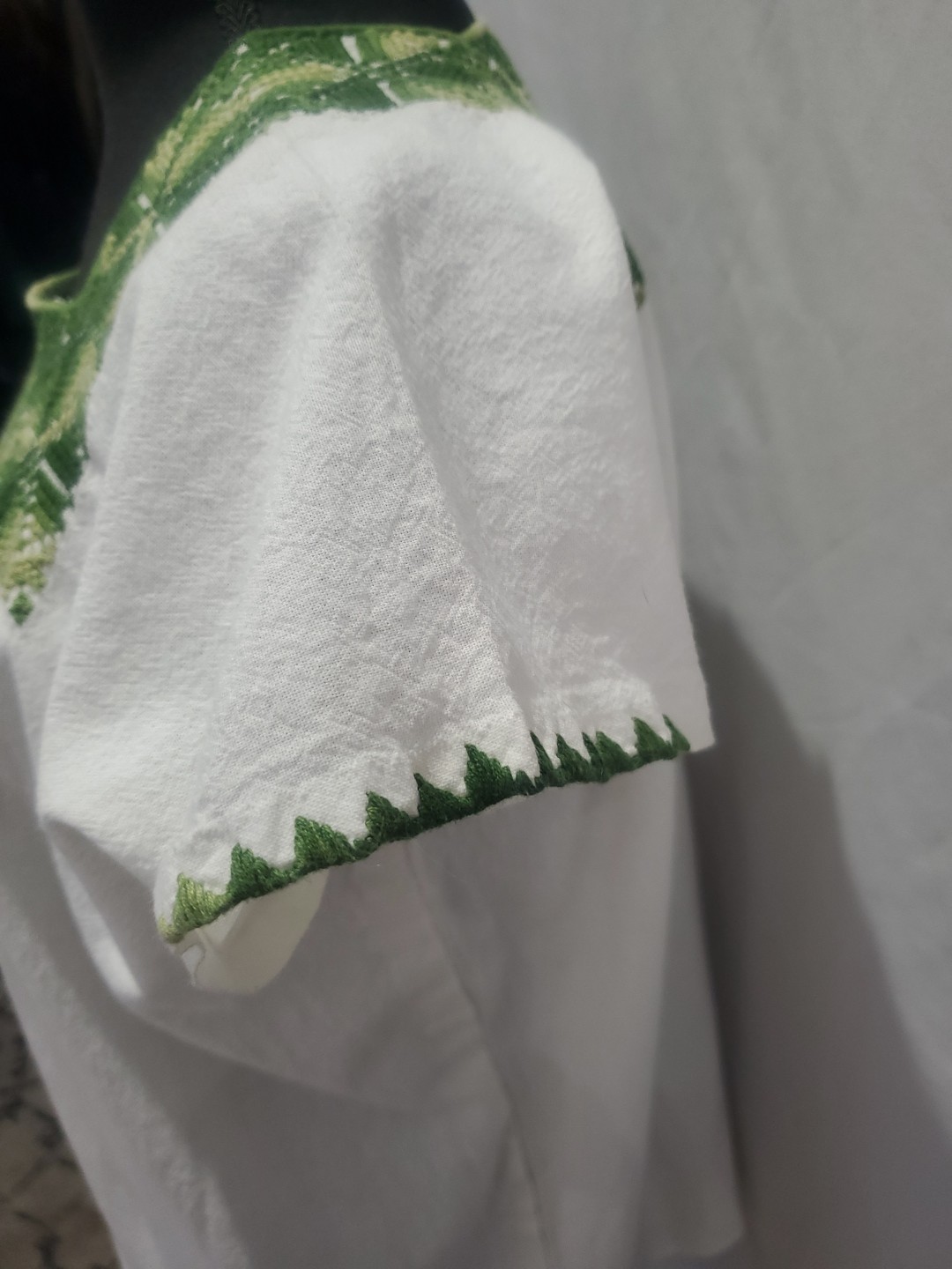 Ladies Mexican Huipil, Cream With Green Embroidery, sz 10/12