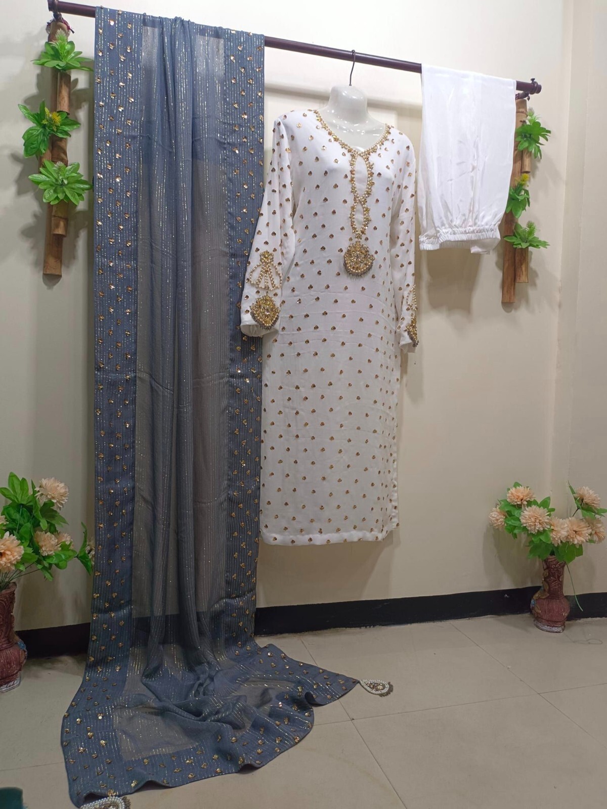 Pakistani Handmade 3 Piece stylish suit
