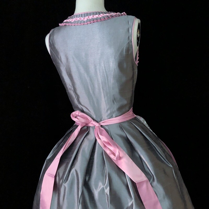 Gray Pink Dirndl Oktoberfest Lace Up Dress Size 34 Ruffle Plaid Apron Beer F96