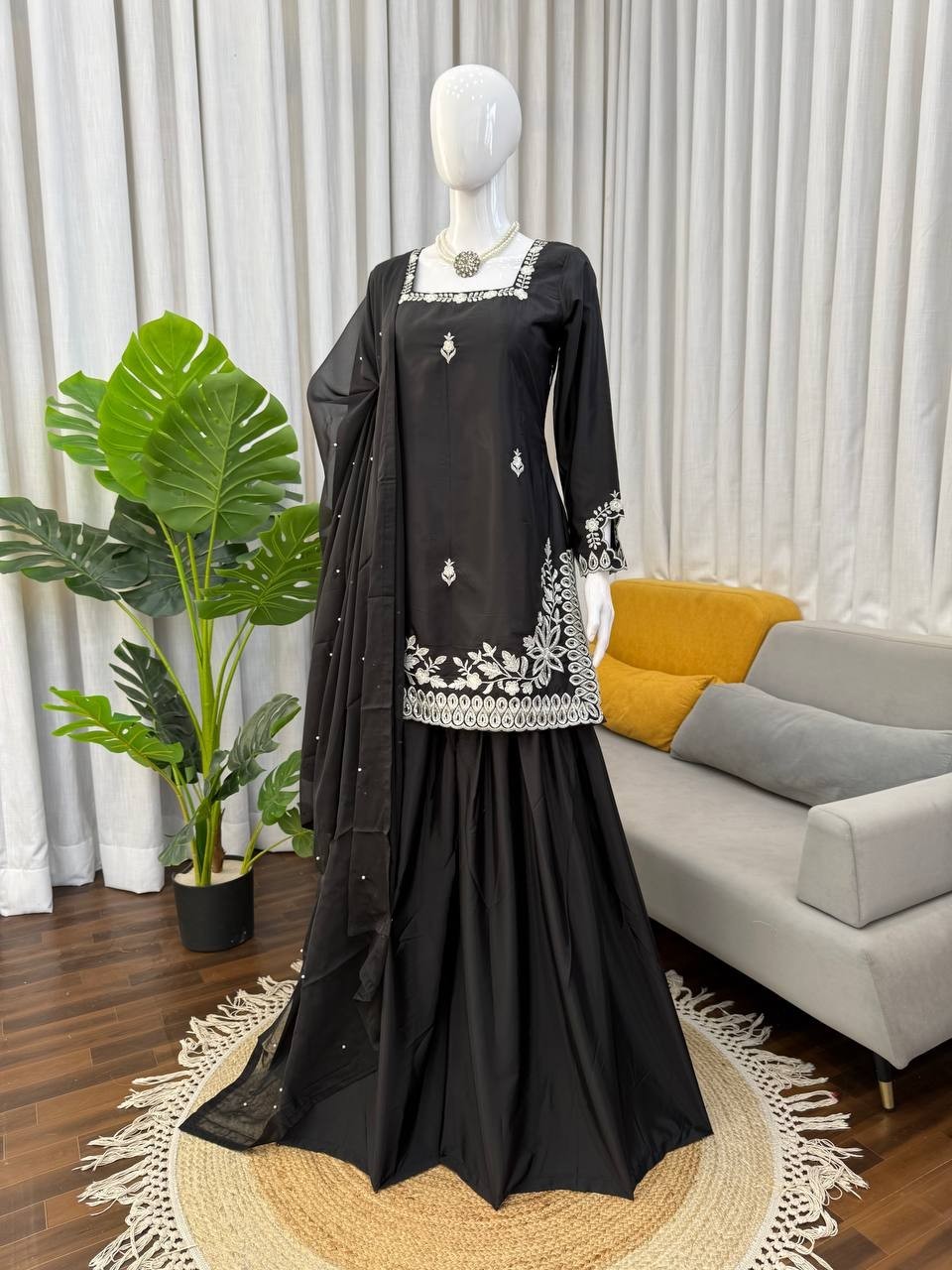 Presenting Heavy Natural Crep Black Top Palazzo With Dupatta For Party Wear