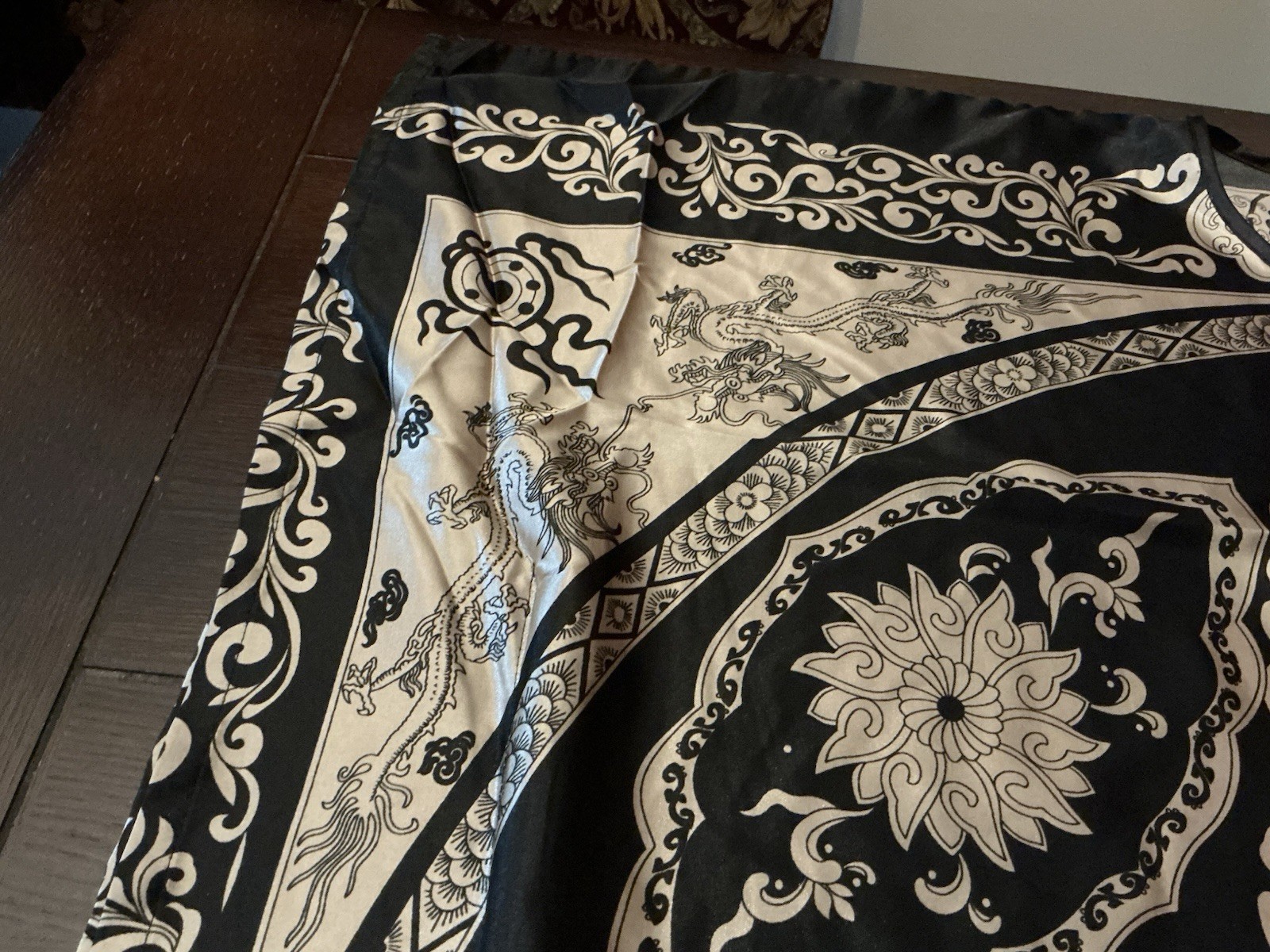 satin kimono 42″ long, plus size, dragon vase flower print, short sleeve, new