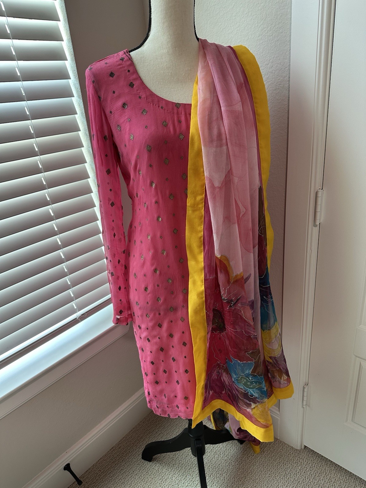 Designer Pakistani luxury collection. Size medium to large Worn Just Ones