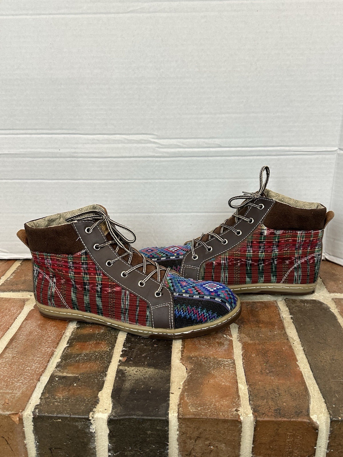 Men’s Handmade textile shoes MADE IN GUATEMALA Red Blue Brown US 9.5