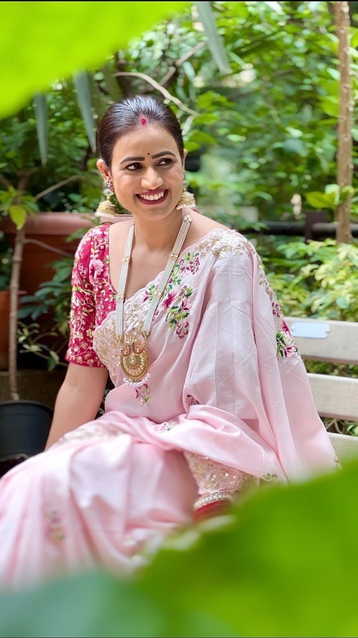 All-over embroidery with floral butti detailing, Cutwork Border