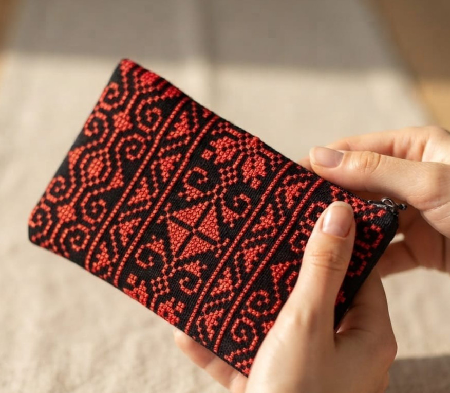 Embroidered Palestinian Jordanian Heritage Coin Purse Pouch Black Red Zipper