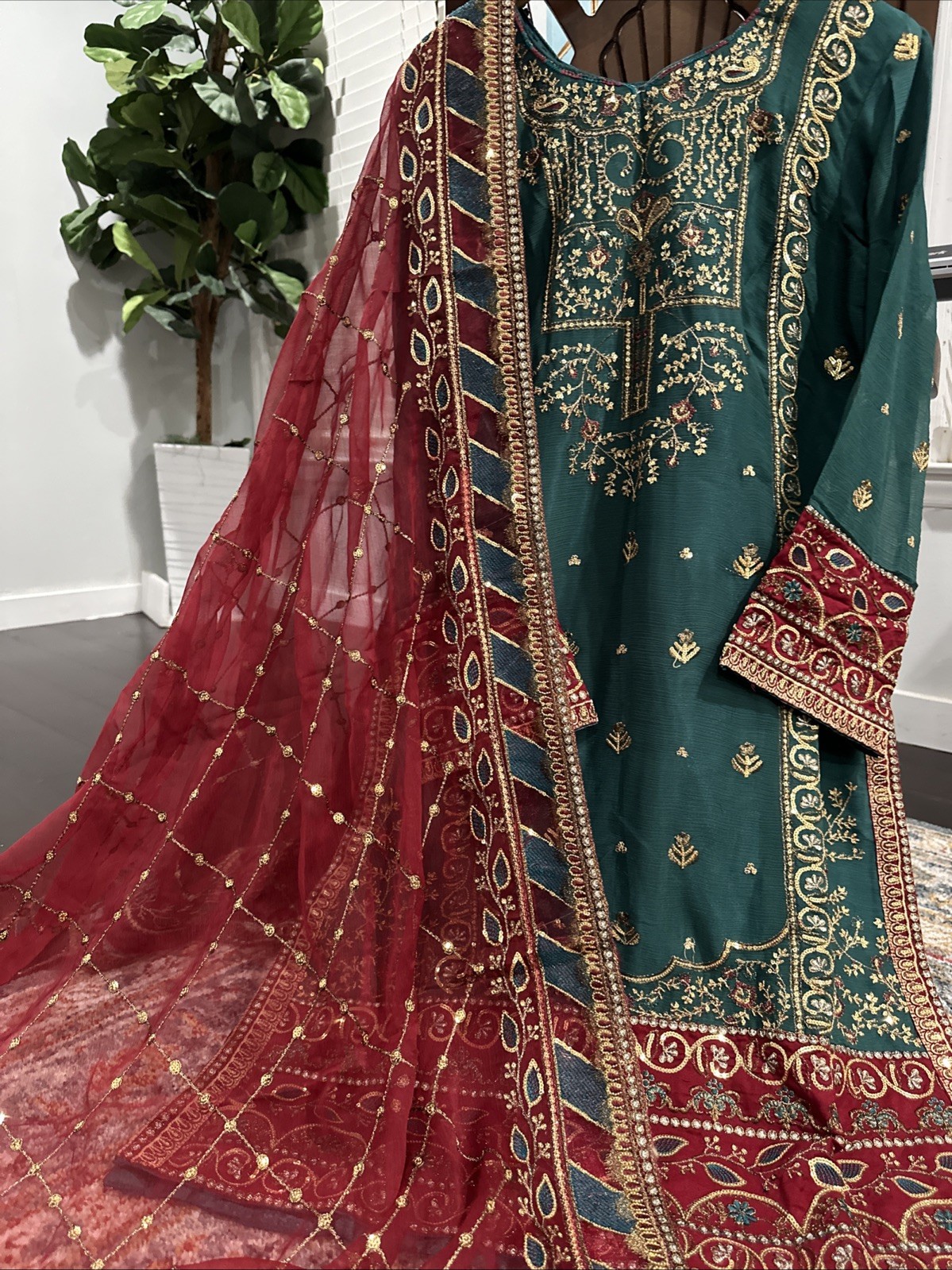 Indian Pakistani Chiffon Salwar Kameez Size L Back And Front Neck Embroidery