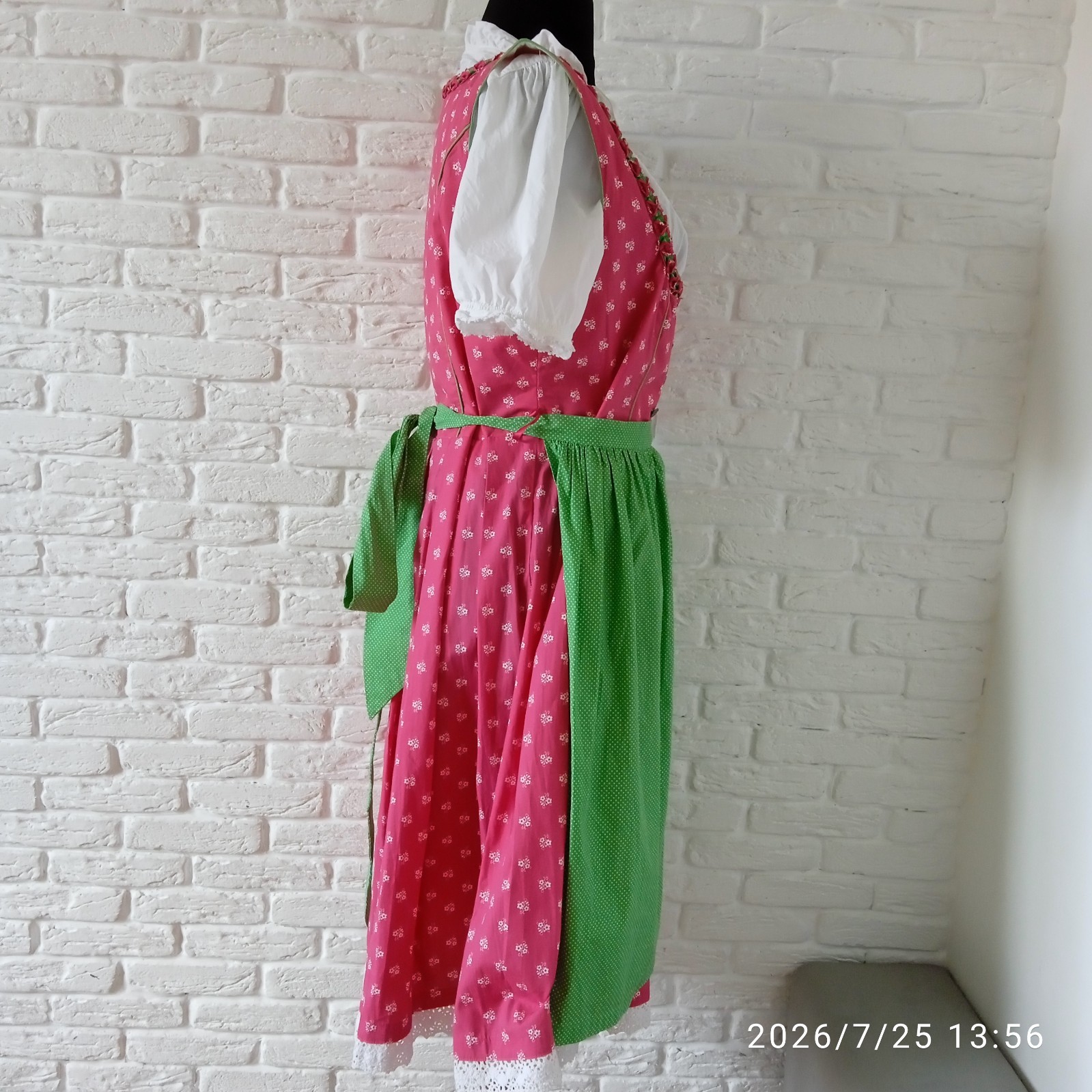Waldschultz Tyrol Dirndl Oktoberfest Dress Size M 40/42 and white blouse