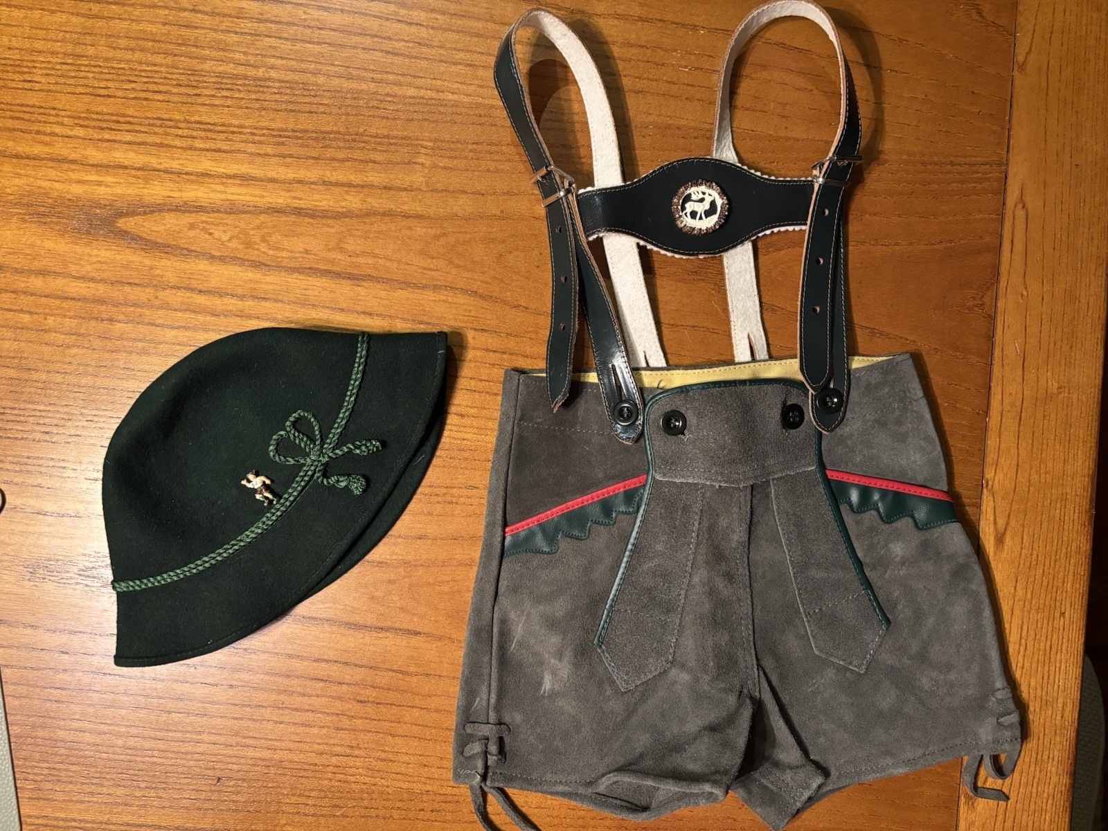 Genuine Child Size 104 Suede Lederhosen With Hat And Pin From Germany
