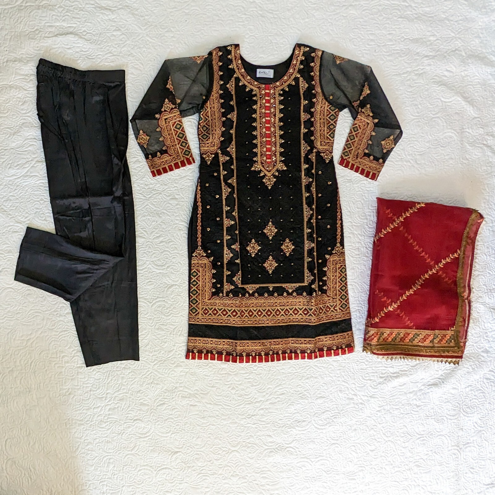 Women’s Pakistani Indian 3-Piece Salwar Kameez Outfit, Medium, Black/Red