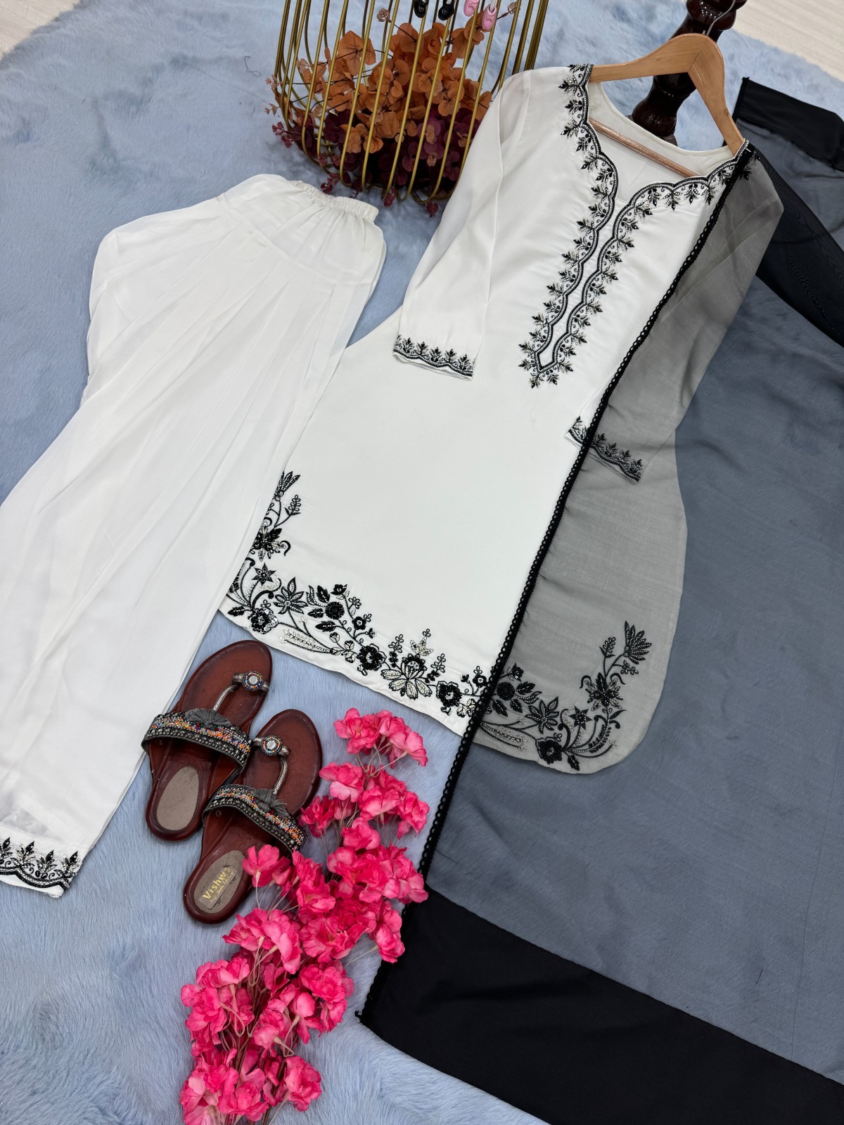 New Presenting White Natural Crepe Salwar Kameez With Dupatta For Women