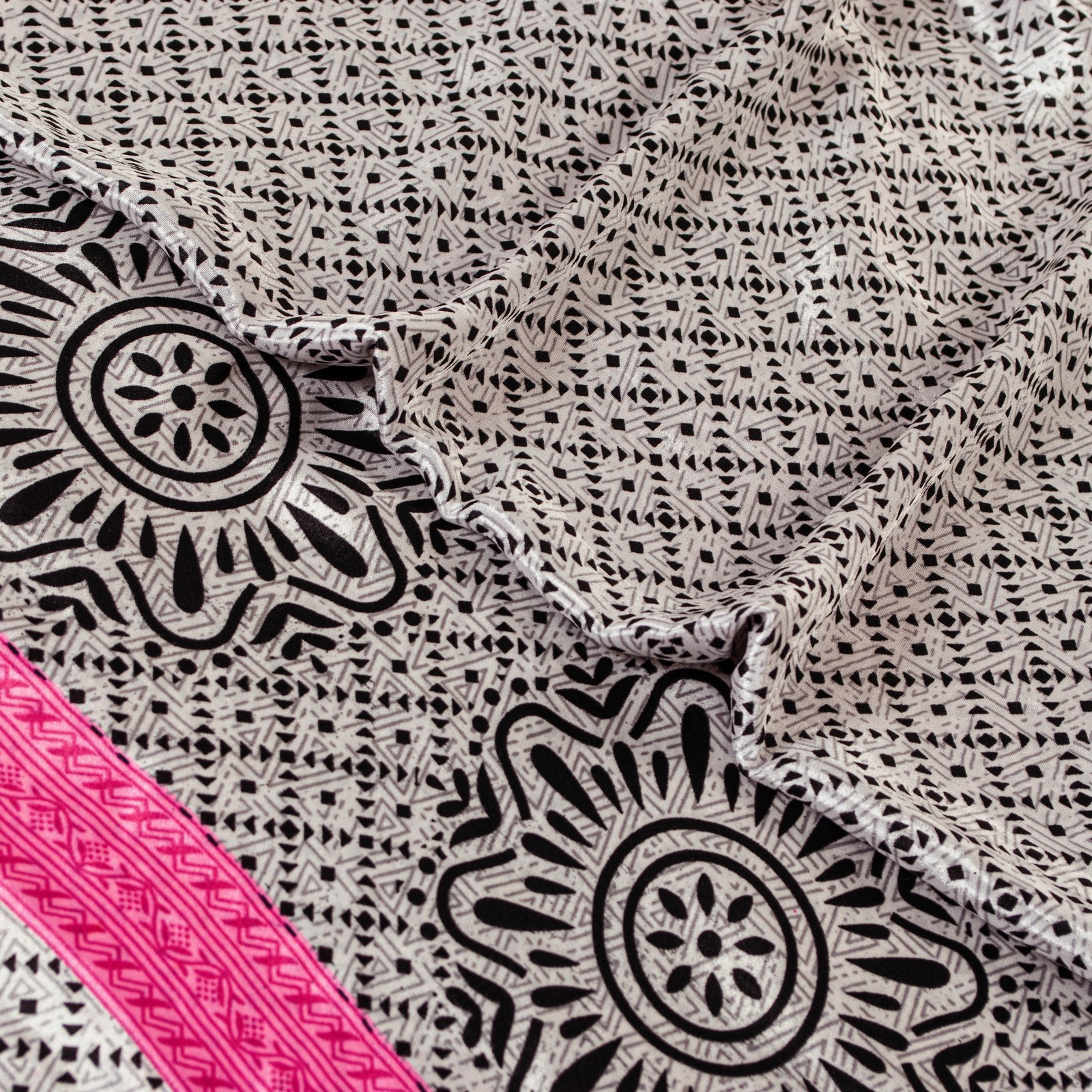 Sanskriti Vintage Sarees Craft White-Black Geometric Print 5+Yd Moss Crepe Sari