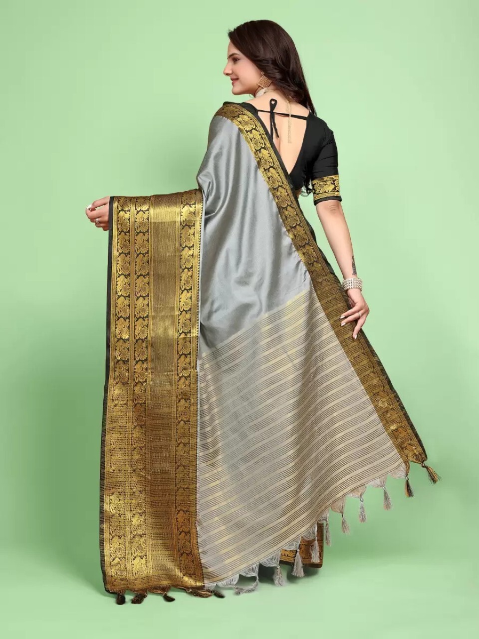 Woven Kanjivaram Jacquard, Pure Silk Saree (Grey)