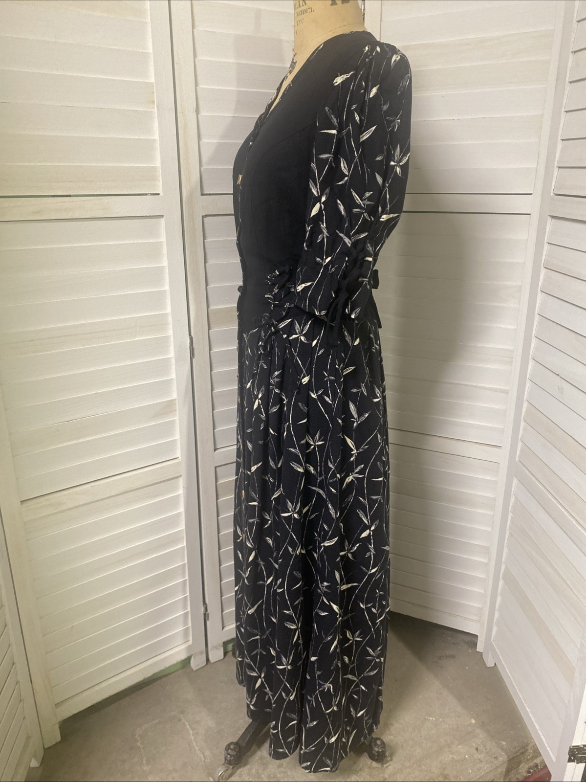 VTG Black Viscose Floral German Bavarian Long Dirndl Dress Oktoberfest Large