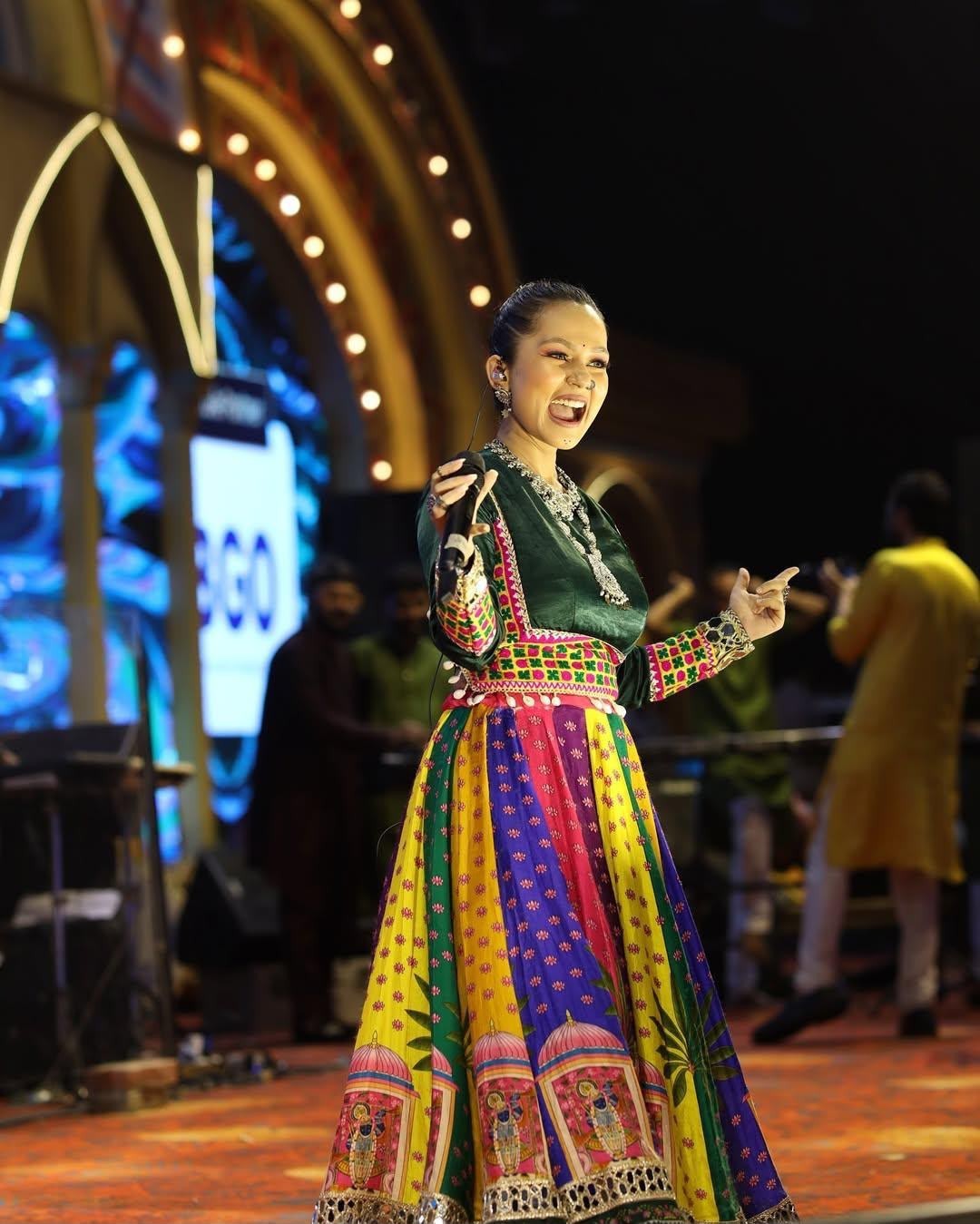 LEHENGA CHOLI INDIAN BOLLYWOOD WEDDING PARTY PAKISTANI WEAR READYMADE