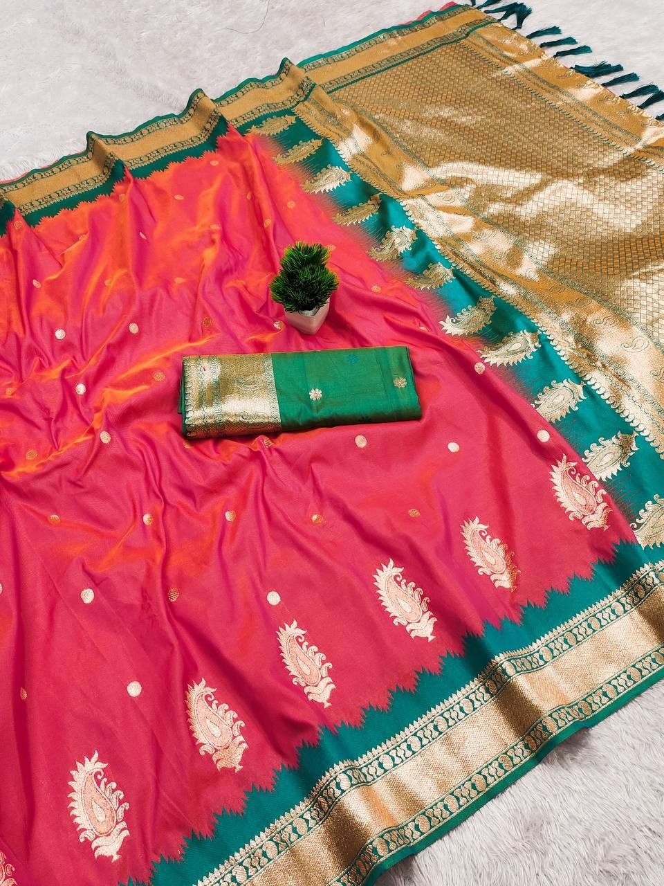 Stunning Look Soft Banarasi Silk Saree With Blouse For Wedding Wear