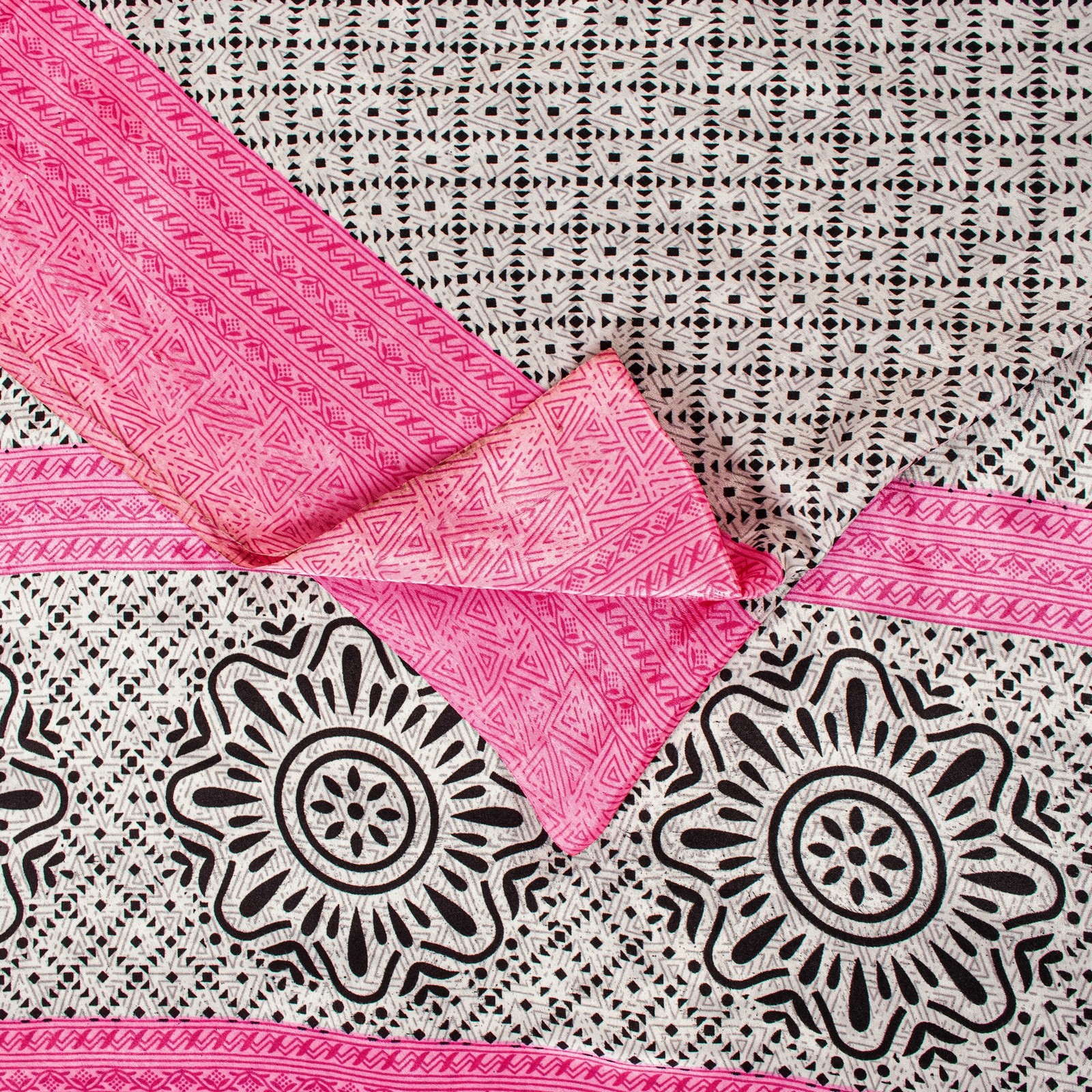 Sanskriti Vintage Sarees Craft White-Black Geometric Print 5+Yd Moss Crepe Sari
