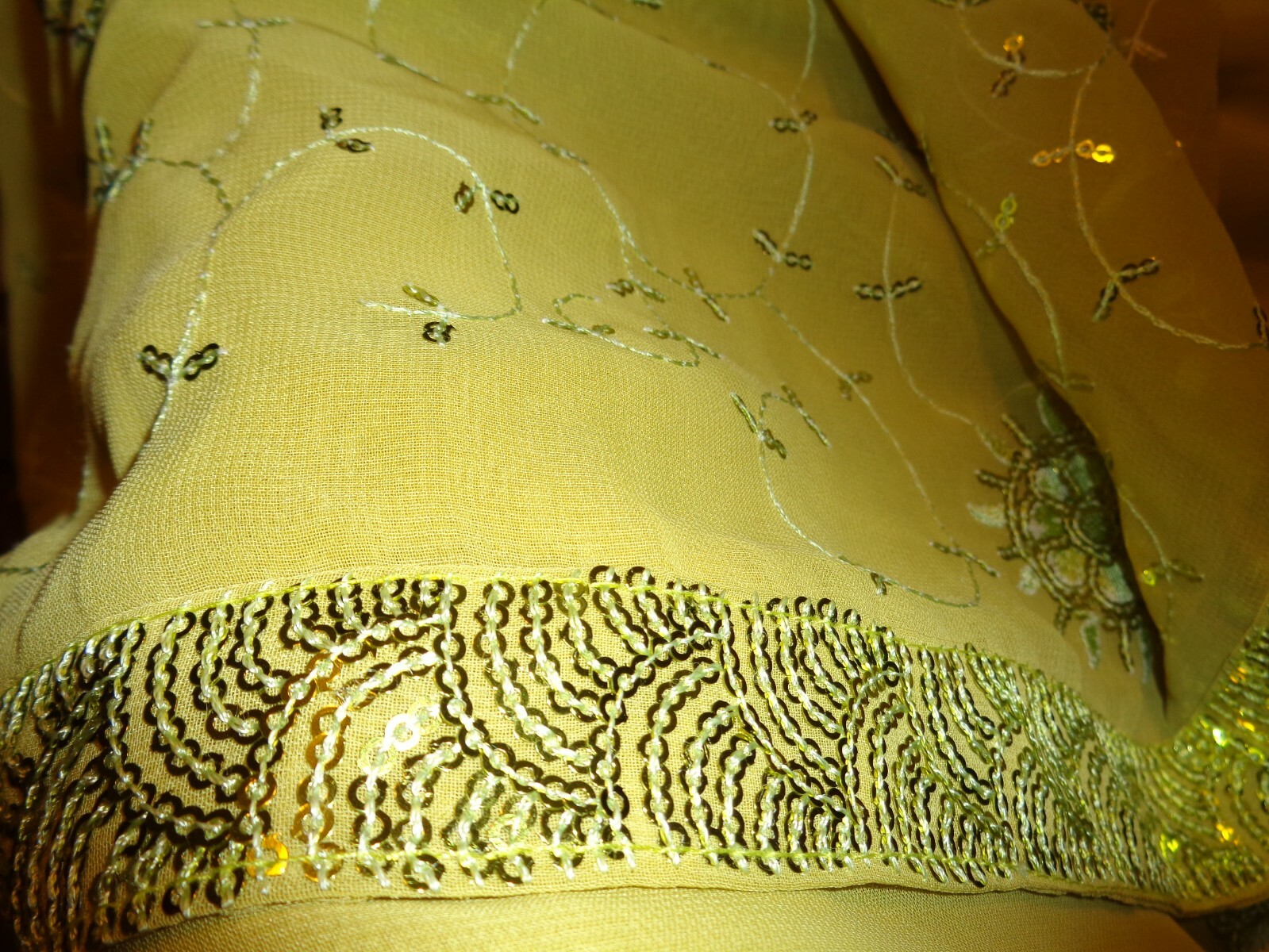 India Sequin Hand Embroidery Georgette Sari Saree Light Green or Yellowish Green