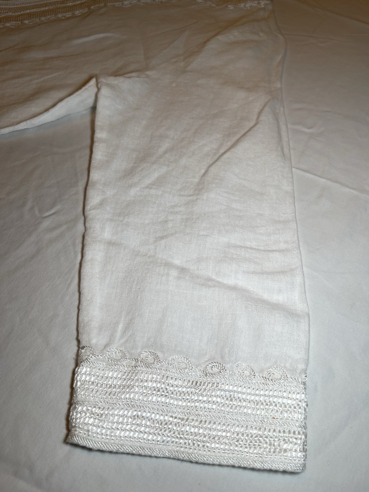 Soft Surroundings Women’s White Linen Embroidered Kurta Medium Made in India
