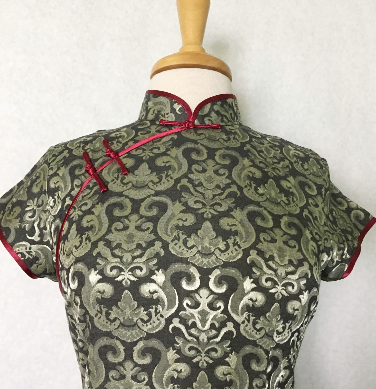 Short Sleeve Chinese Cheongsam Qipao Summer Dress Black with Gold Flower