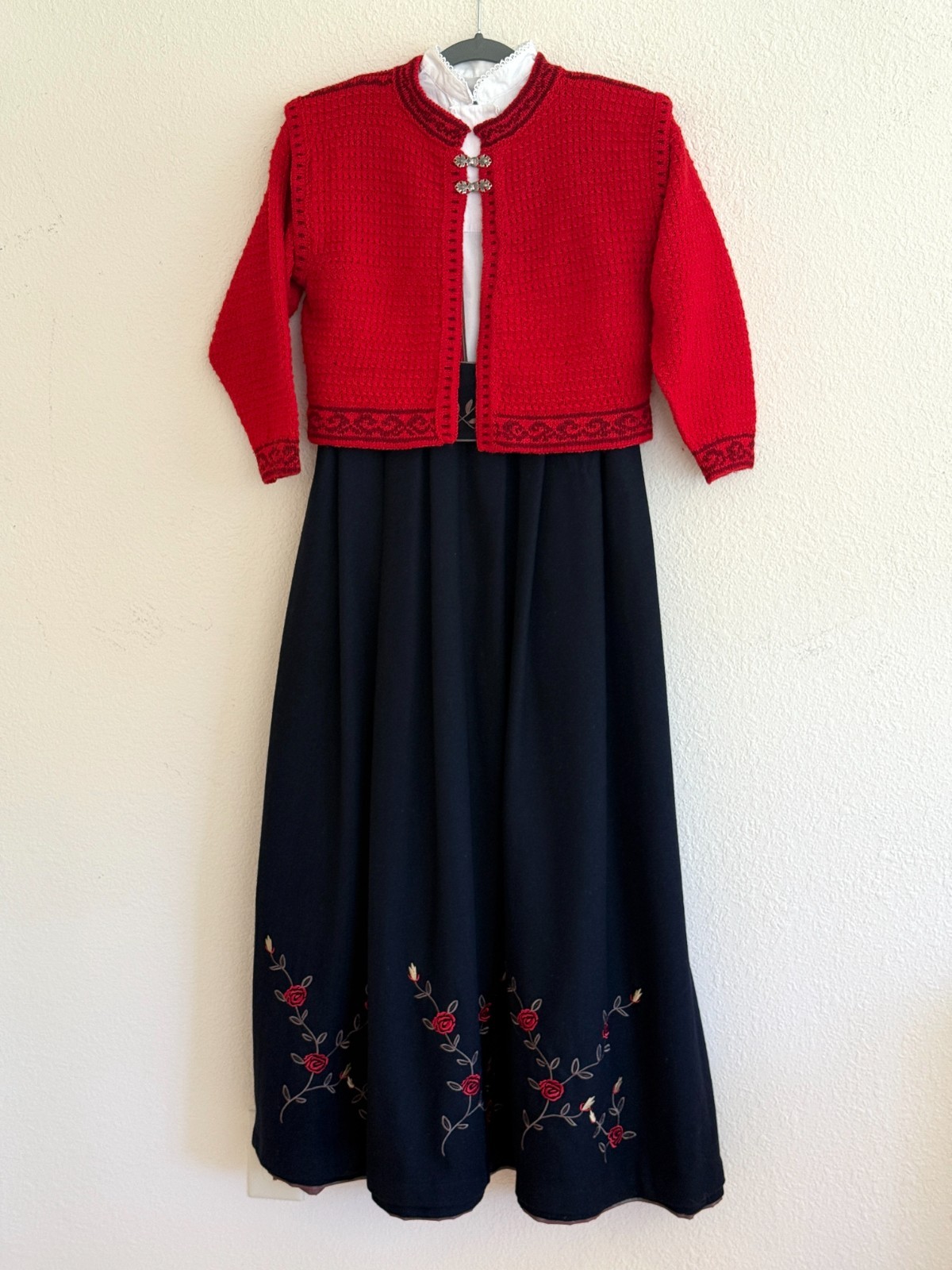 Fine 16 yrs MAXEMILIA NORWEGIAN BUNAD FESTDRAKT Hand knit Jacket From Norway