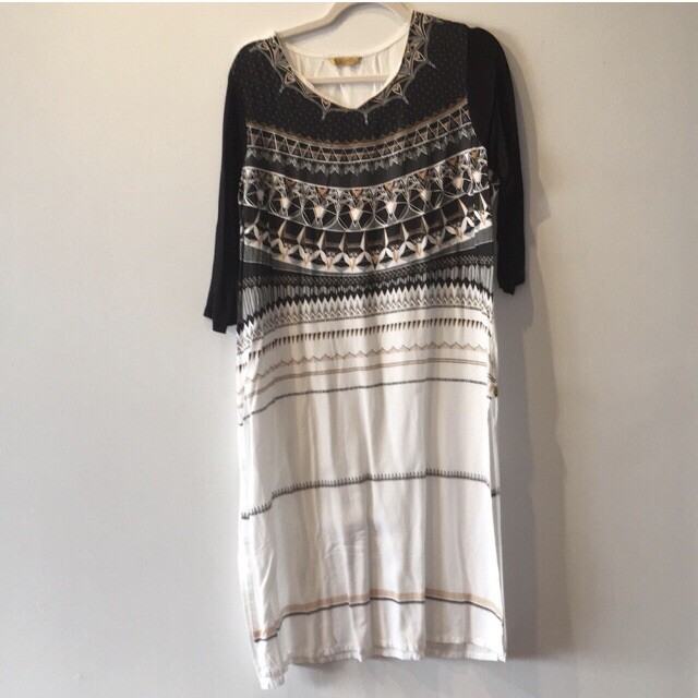 Aurelia Kurta XXL Black White Gold Tribal Pattern