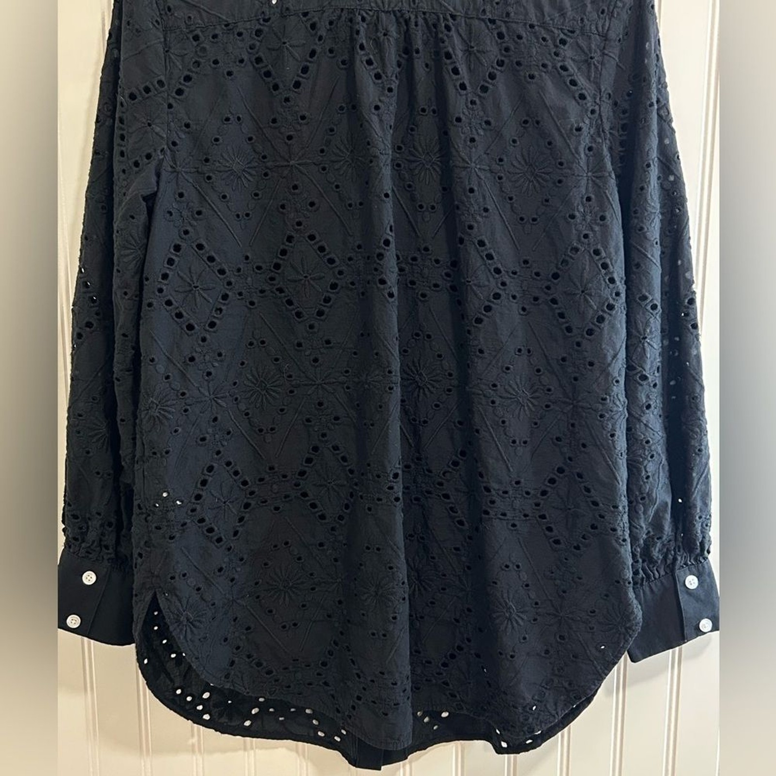 Talbots Black women Eyelet Button-Down blouse 100% COTTON Size M