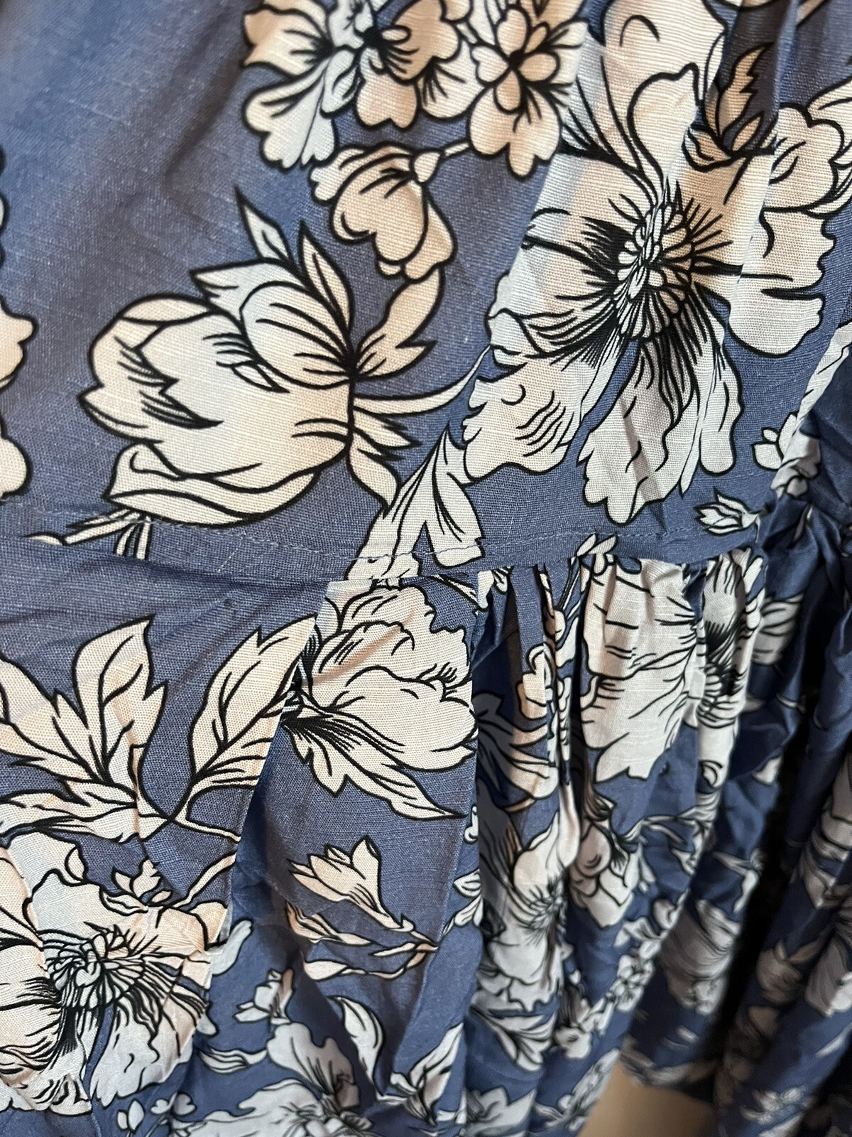 So Kamal Original 3 pc Linen Digital Print Shirt, Trouser, & Duppata. NEW