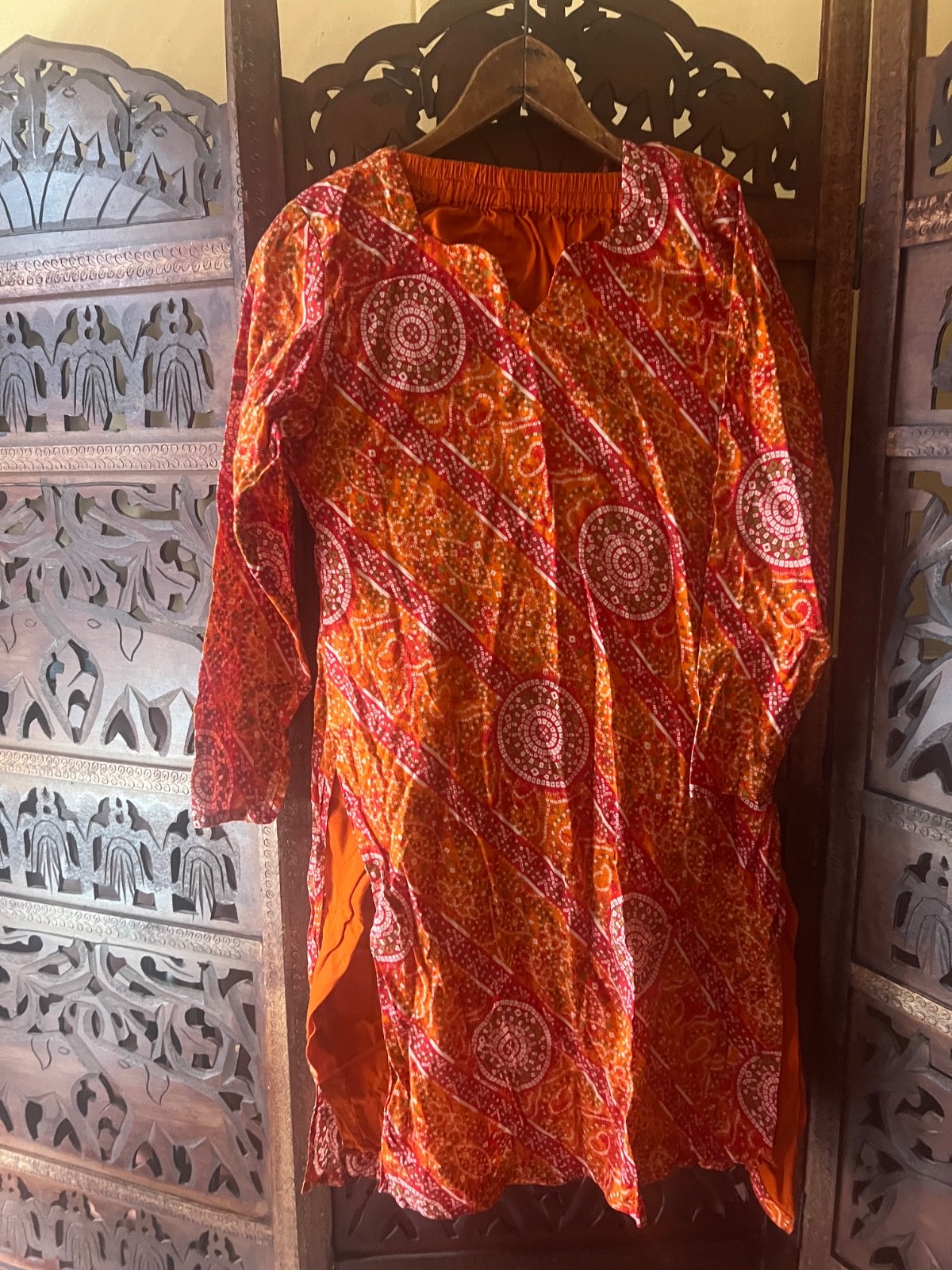 Cotton Lawn batik orange salwar kameez 3 piece set small/ medium 36 womens