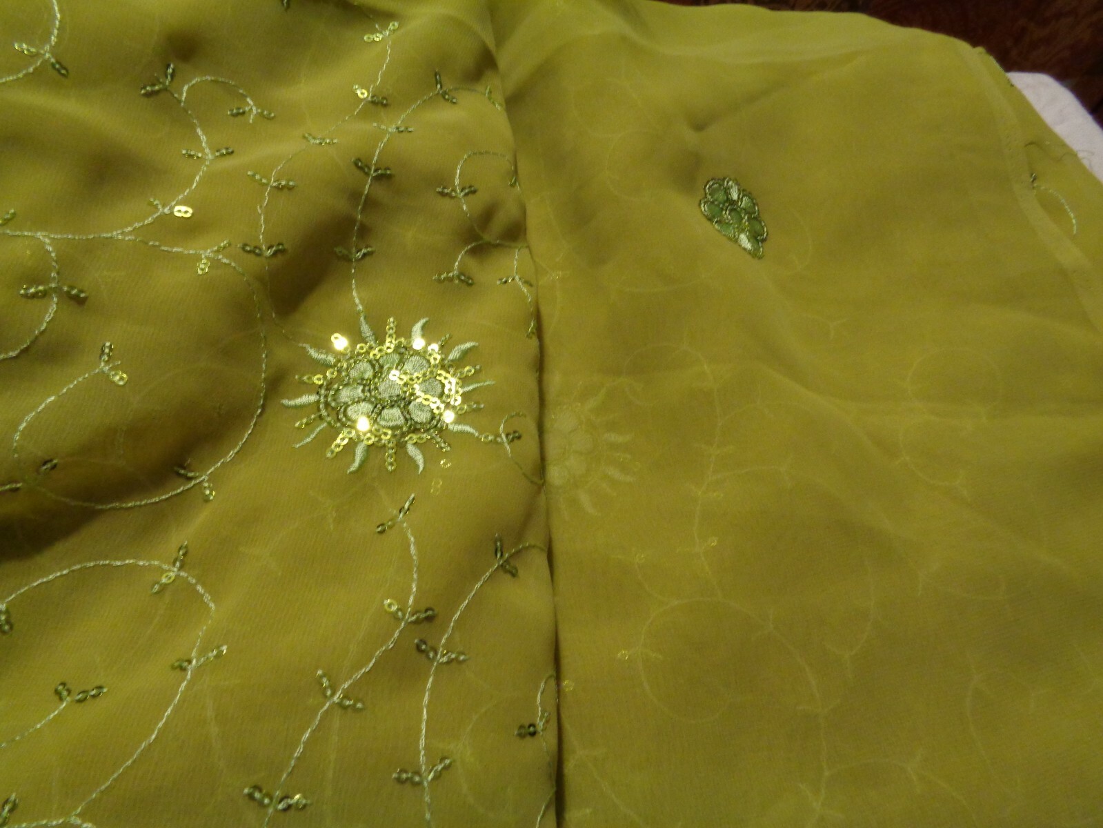India Sequin Hand Embroidery Georgette Sari Saree Light Green or Yellowish Green