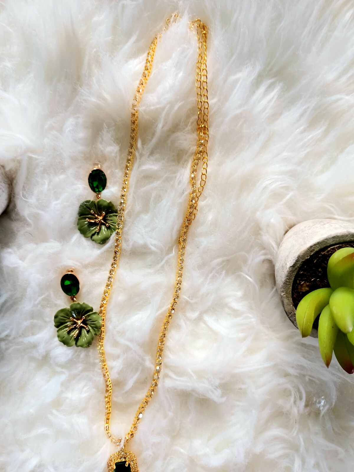 Trendy, versatile gold plated necklace and earrings