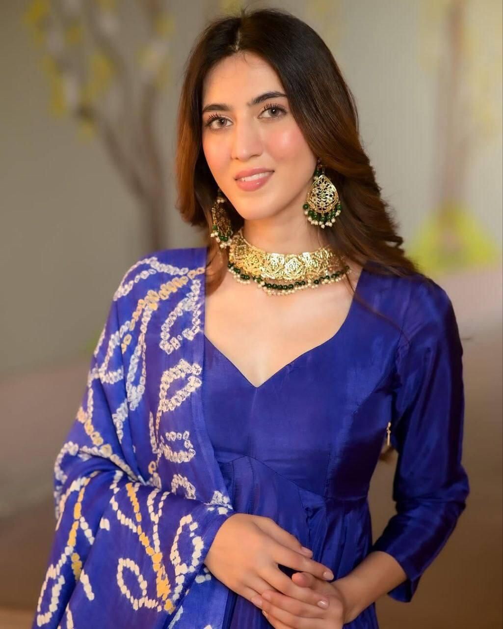 WOMEN BEAUTIFUL SACHI SILK SET WITH LIZA SIK BOTTOM AND CHINON SILK DUPATTA