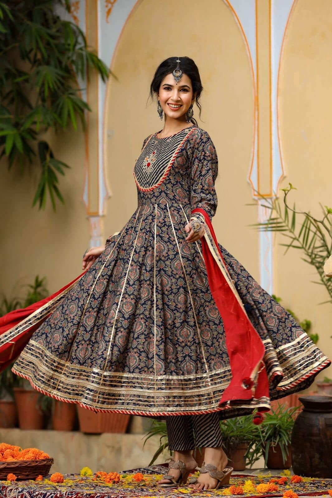 Indian Bollywood Summer Collection Printed Blue Red Gold🤩43/44 size XL