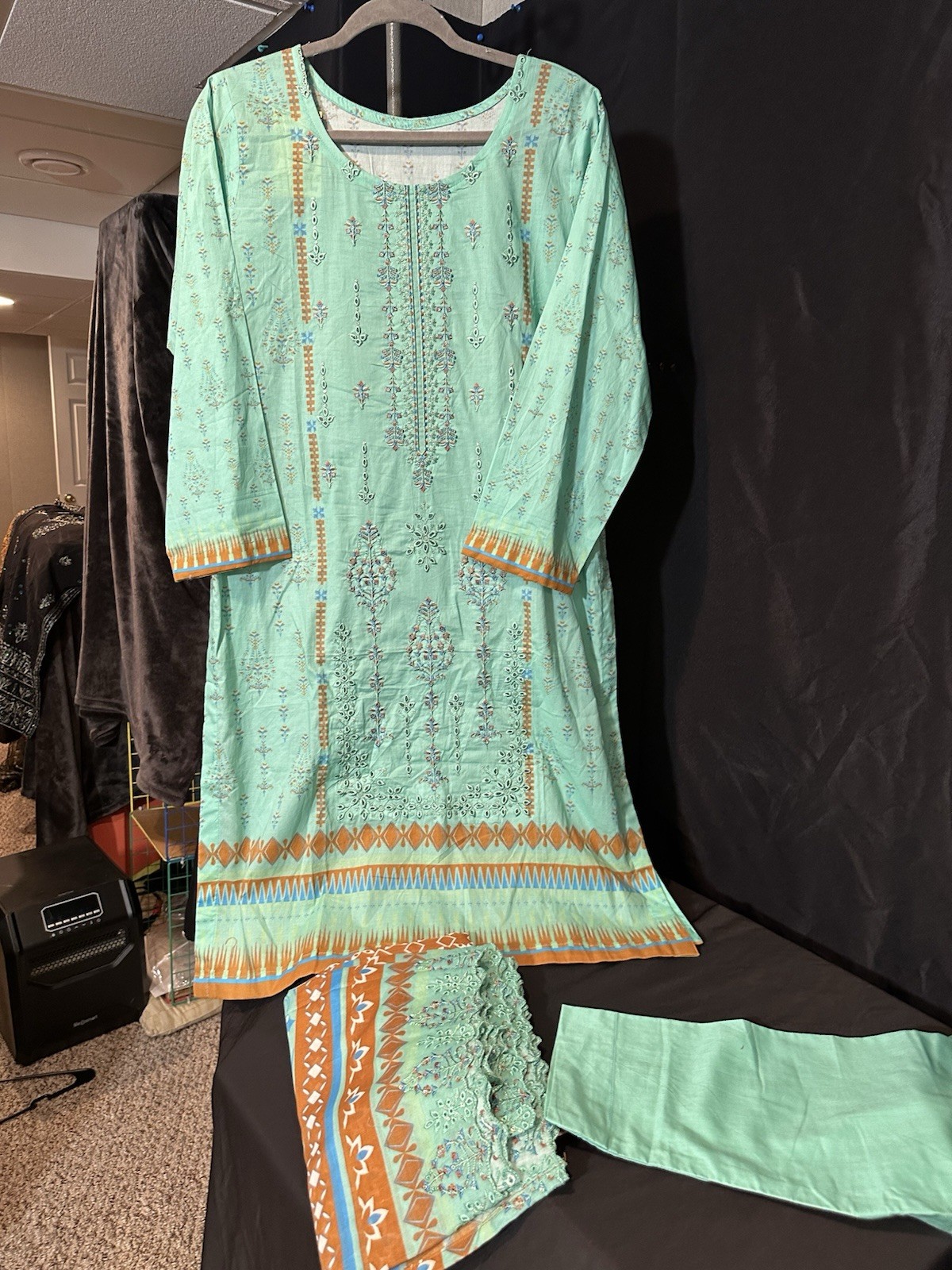 ⭐️Tailor Stitched Emb Lawn Suit On Sale- 4 PC – Inner Included -Medium Size- $35