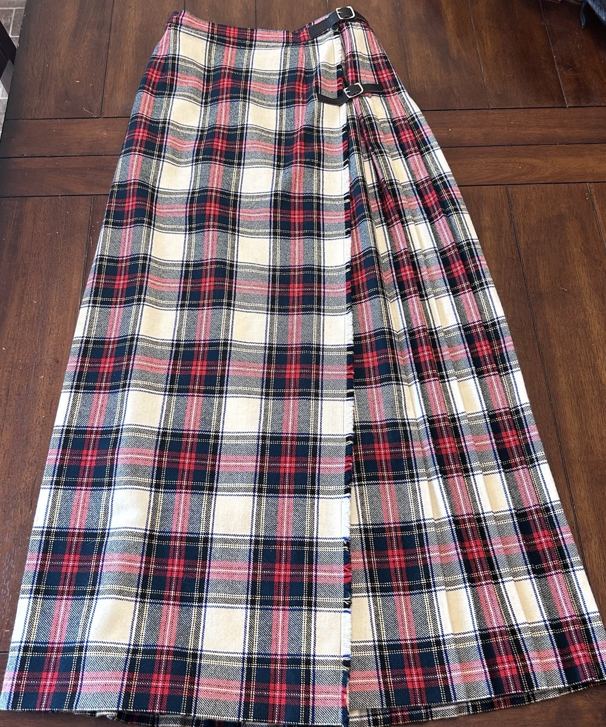 MOSBROOK AUTHENTIC TARTAN 100% WOOL LEATHER BUCKLE KILT SIZE 10 SCOTTISH