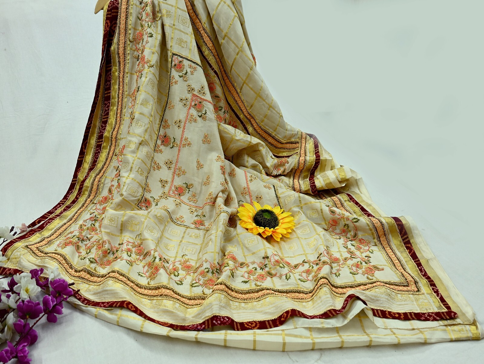 Pre-owned Sari Cream Pure Silk Hand Embroidered By Designer Anamika Khanna Saree