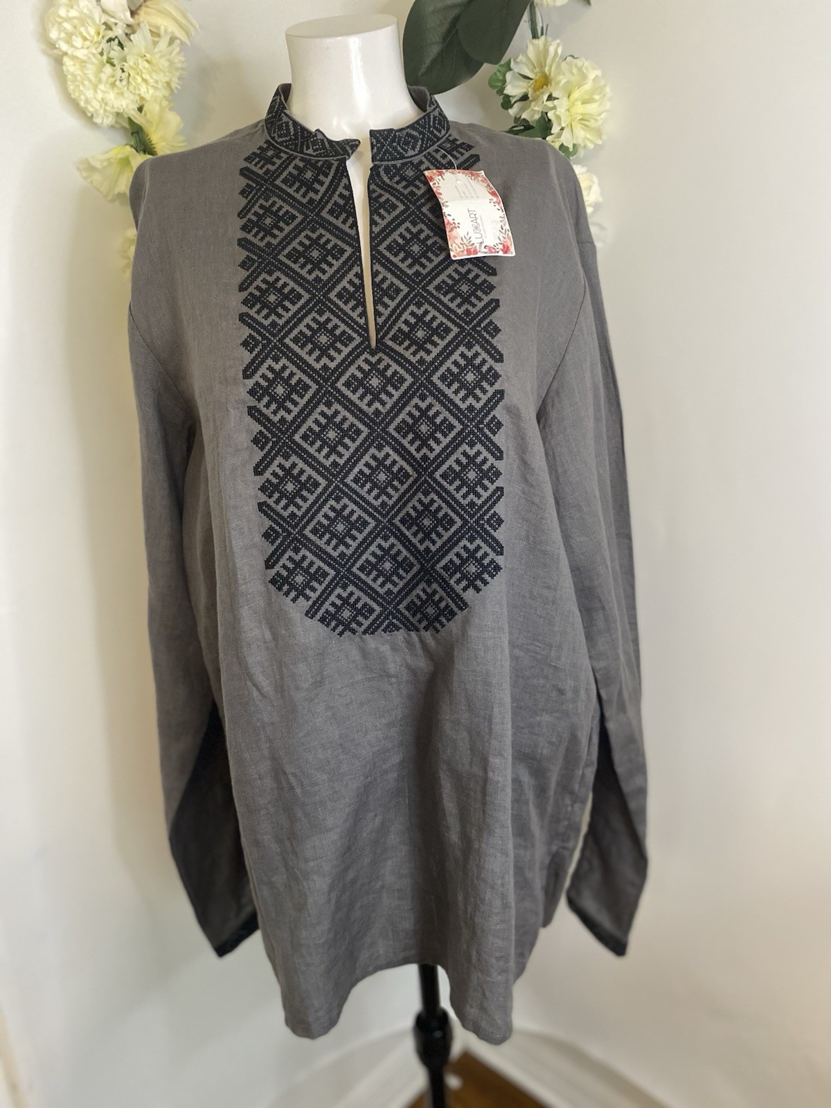 Vyshyvanka Men Women Ukrainian Embroidery Embroidered Tunic 17.5 Gray Linen NWT