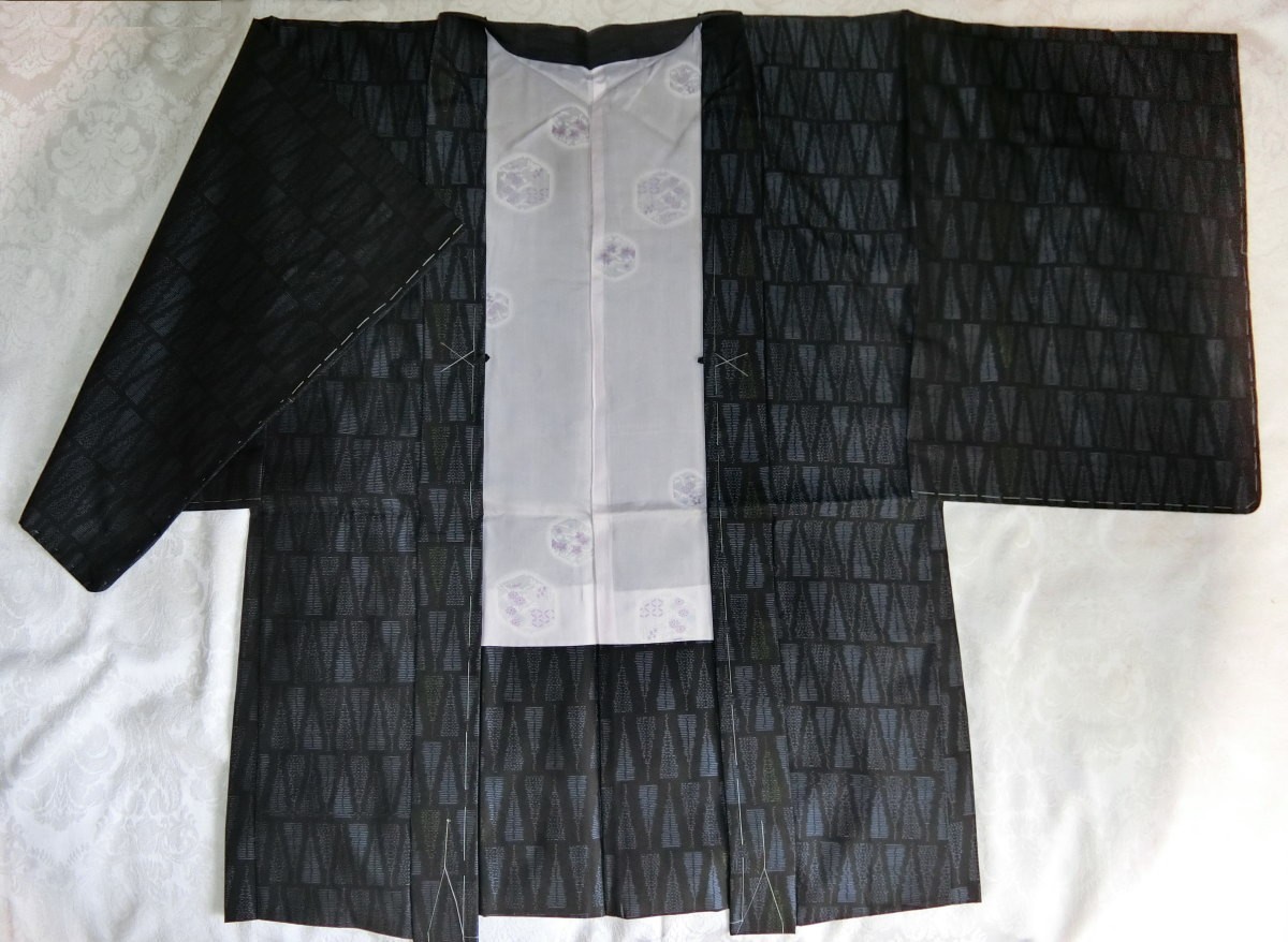 A handmade Japanese kimono-style cardigan “Haori” made from Oshima Tsumugi silk5