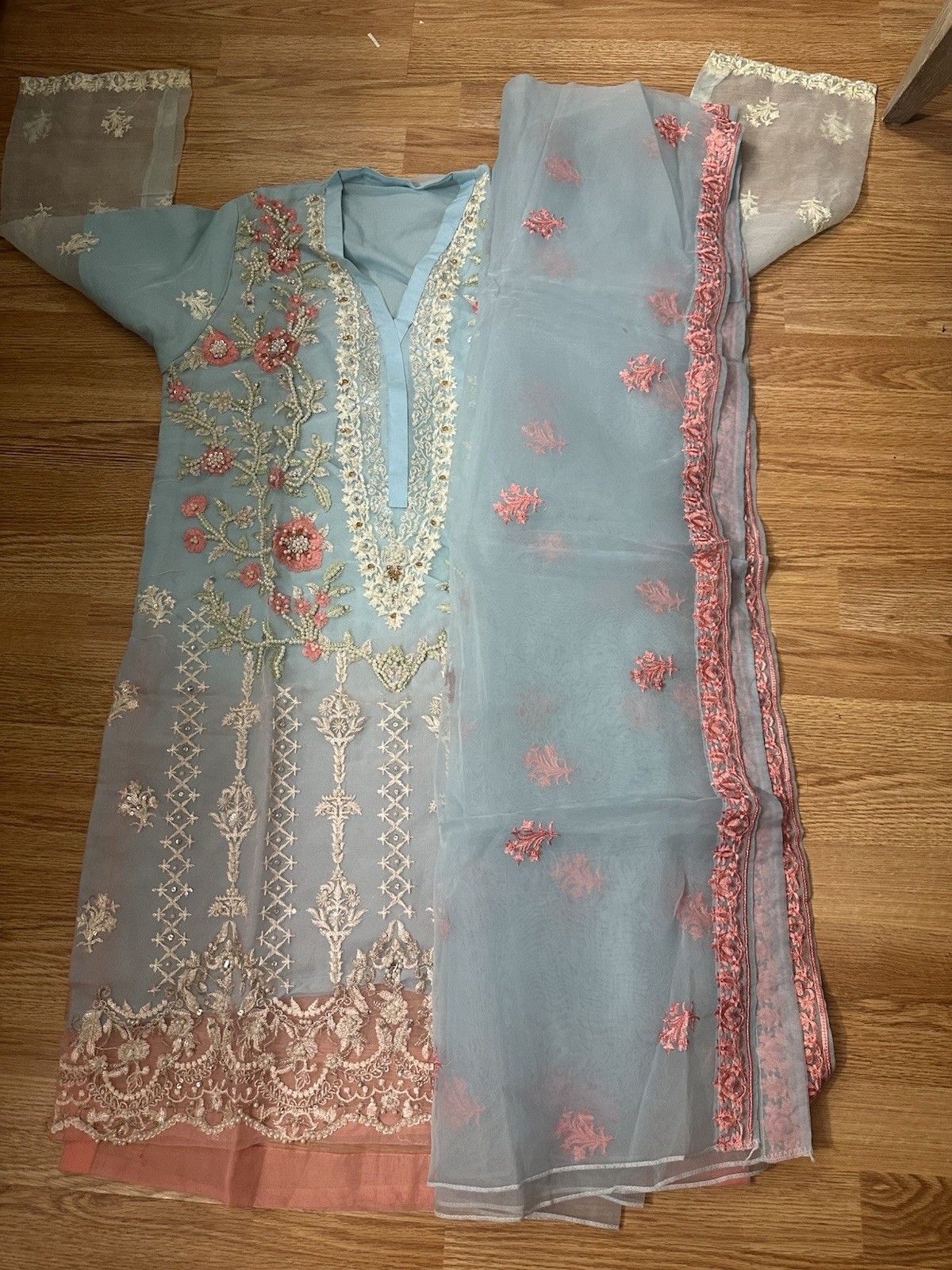 Sadabahar Pakistani Salwar Kameez Size 40 Length 42