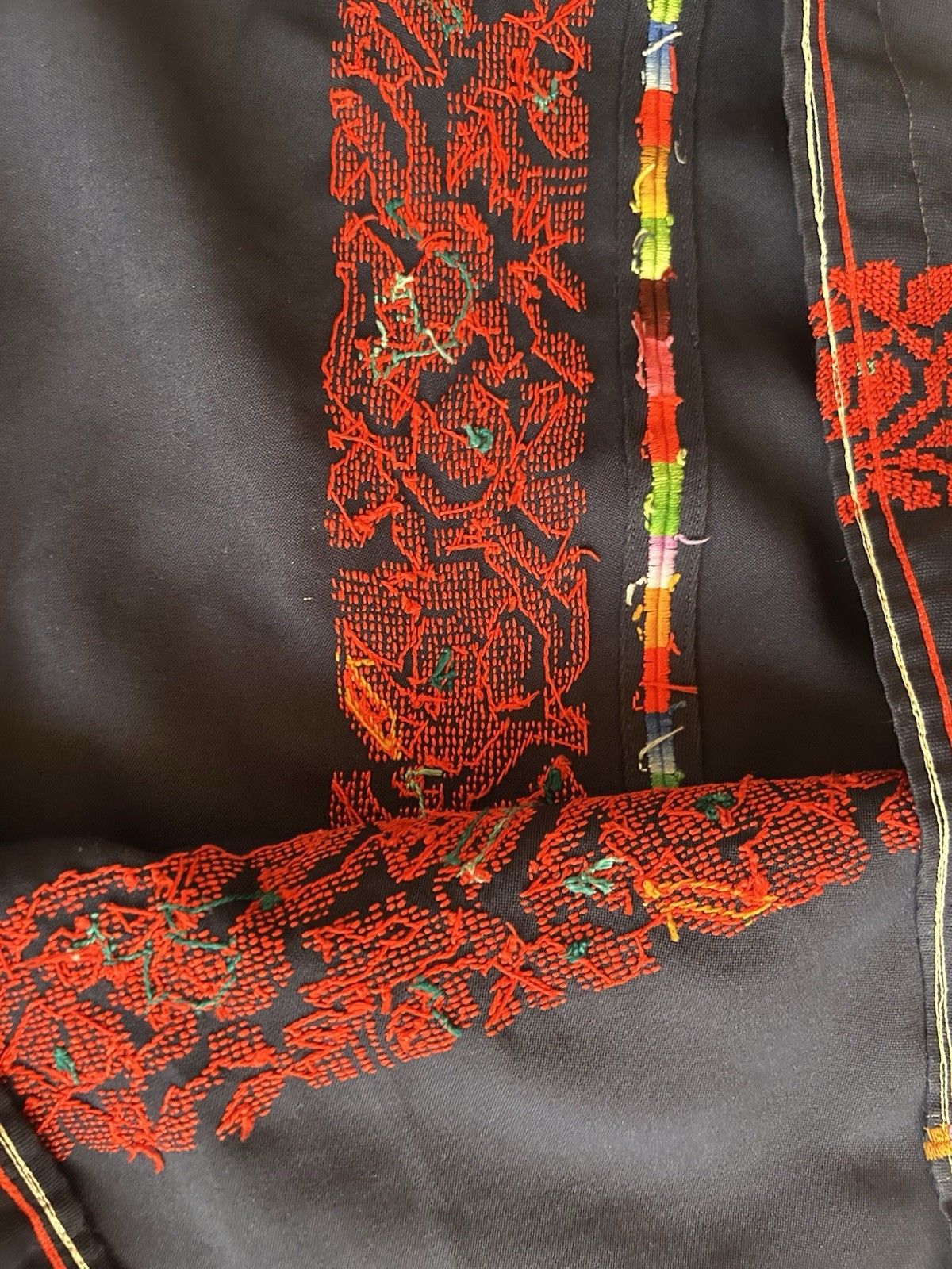 Vintage Palestinian Thobe – Hand-Embroidered Arabic Dress (boy Swinging Motif)