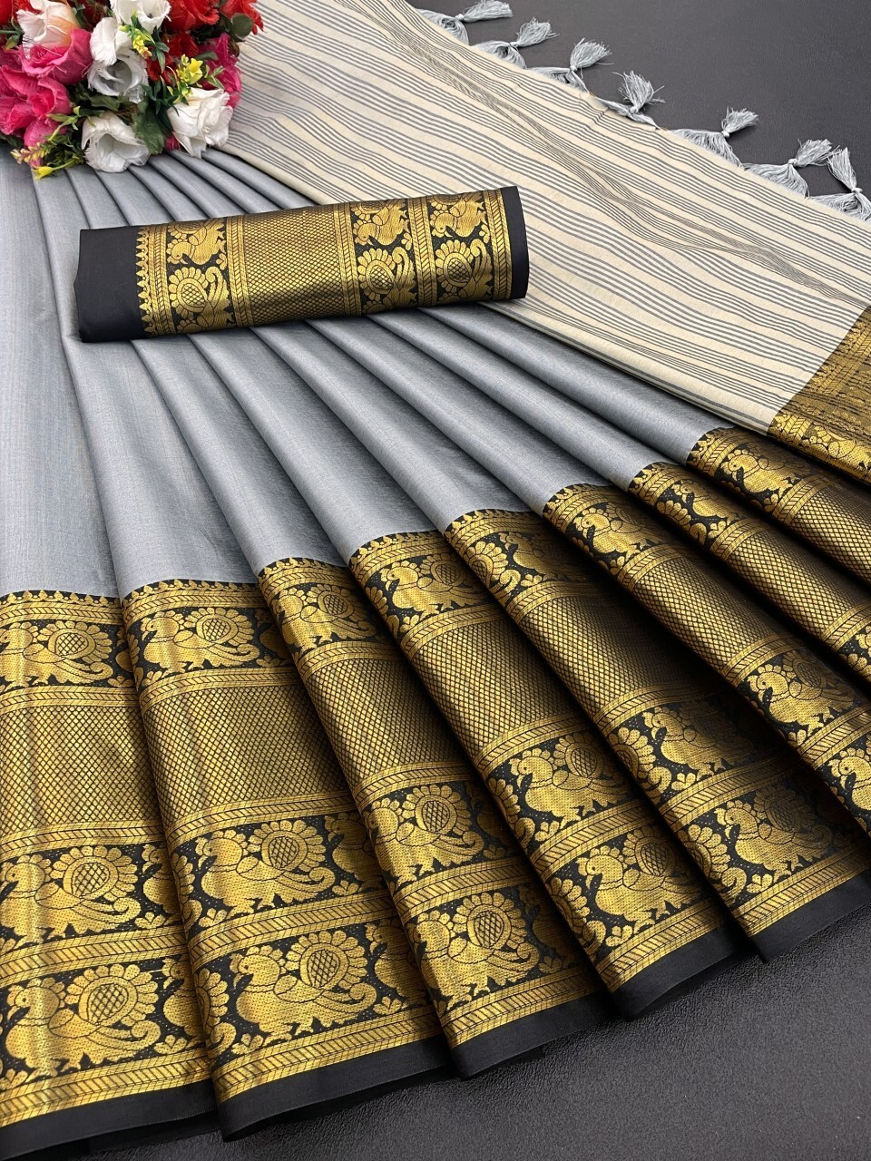 Woven Kanjivaram Jacquard, Pure Silk Saree (Grey)