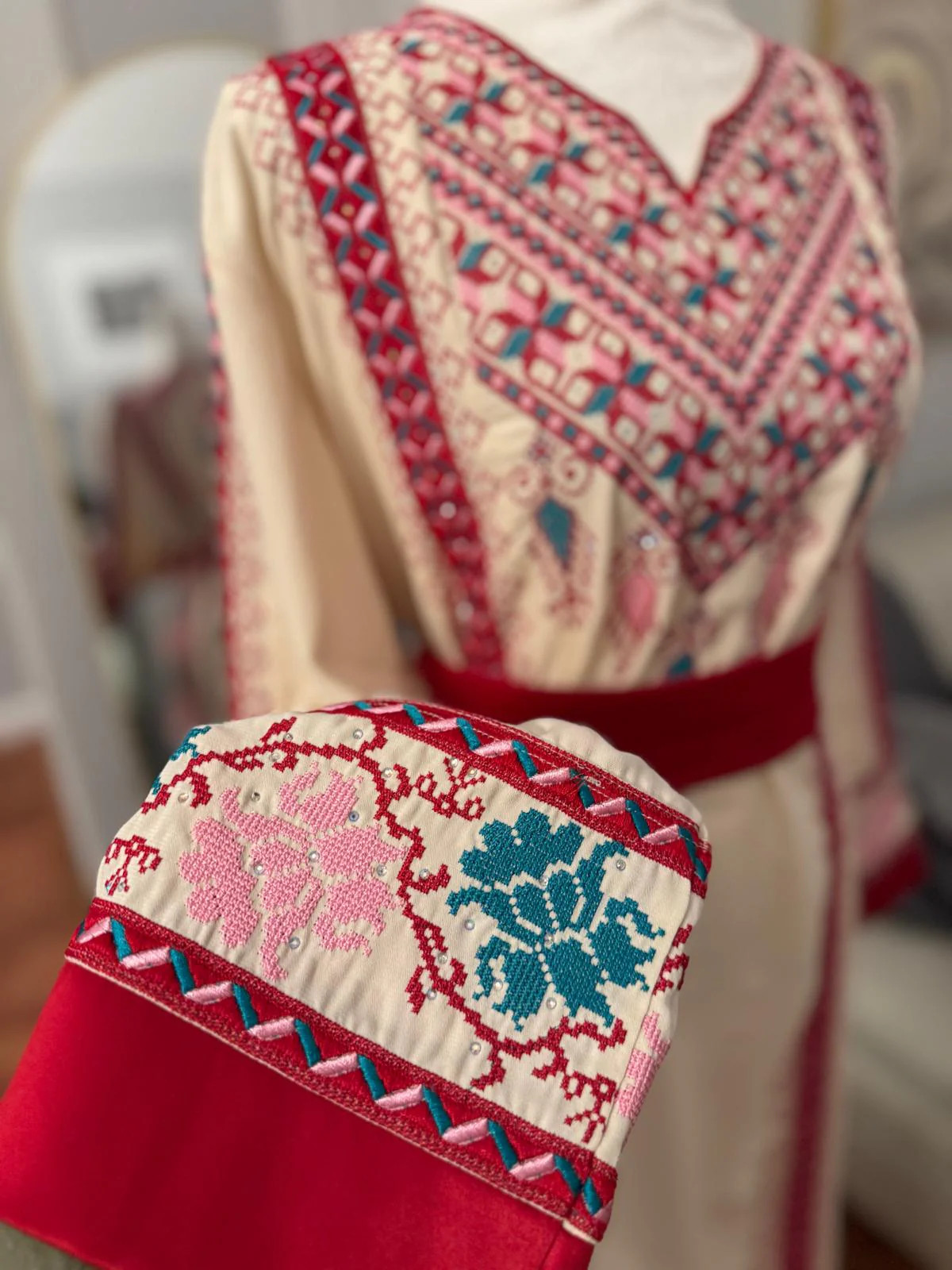 Roma Thobe – Women’s Embroidered Dress, Perfect for Eid, Abaya, Ramadan