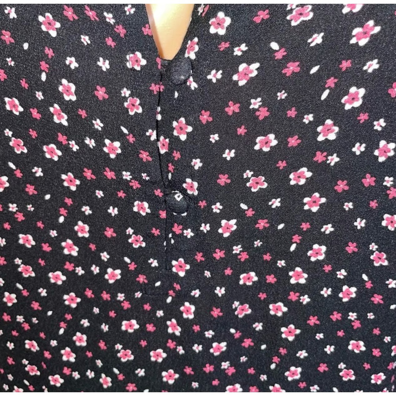 J. Jill floral print top/blouse Womens black 3/4 Sleeves Cut Out lightweight LG