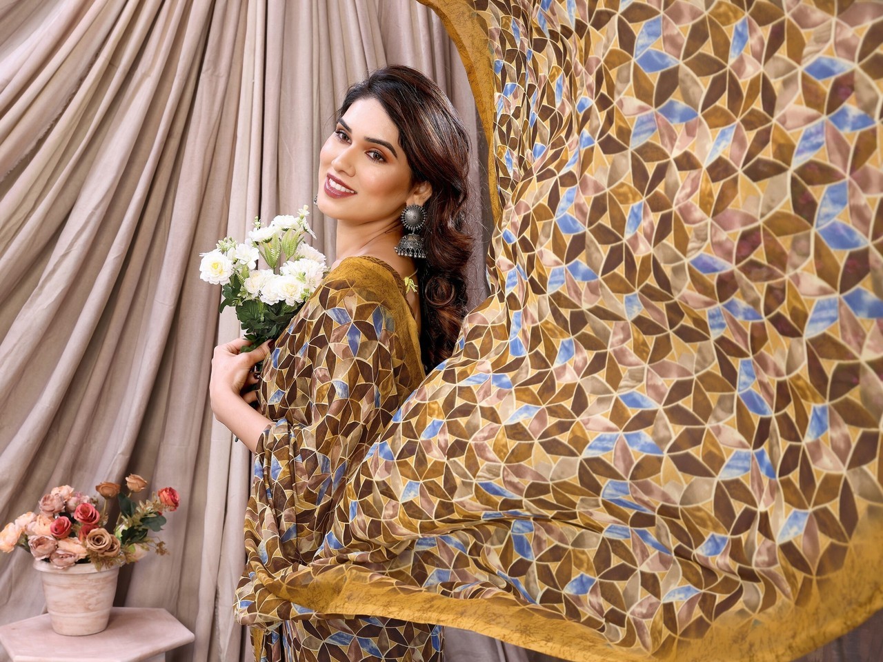 Printed Bollywood Georgette Saree (Multicolor)