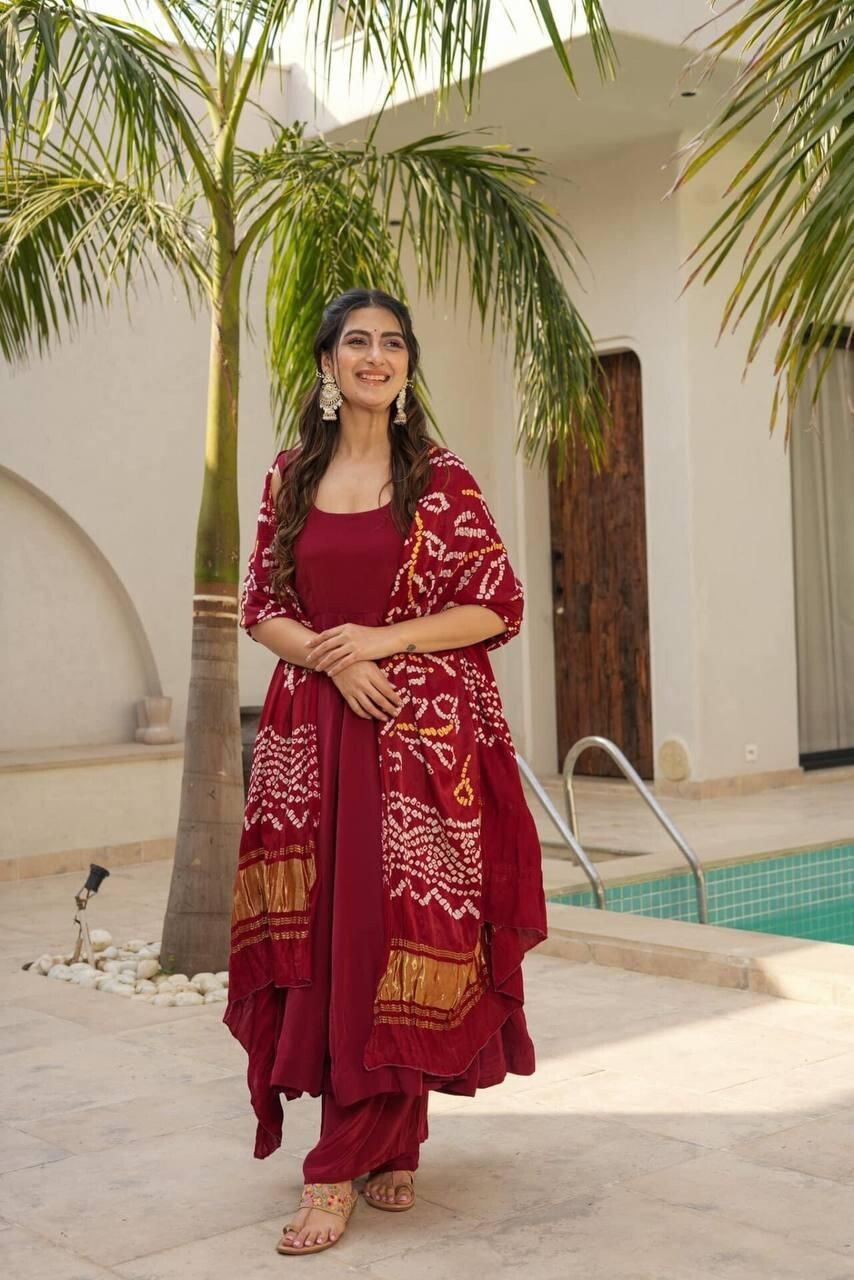 WOMEN BEAUTIFUL SACHI SILK SET WITH LIZA SIK BOTTOM AND CHINON SILK DUPATTA