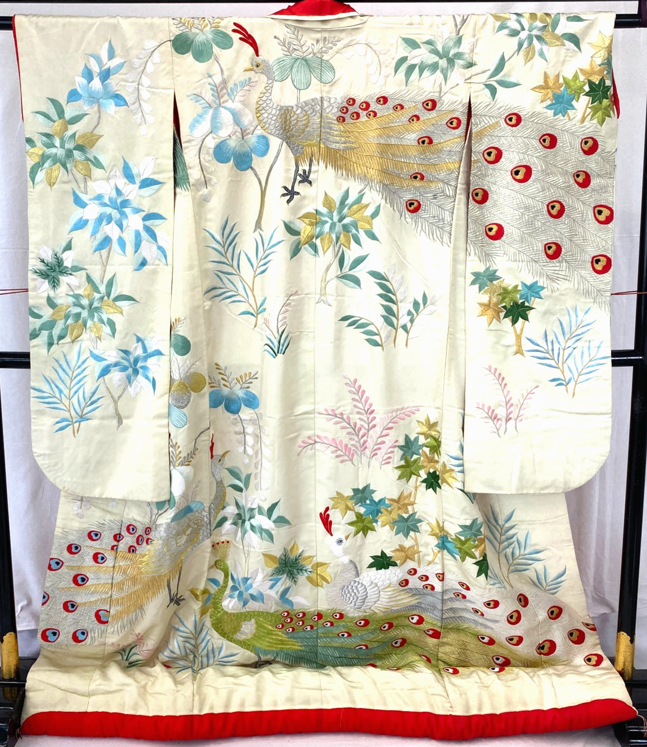 Japanese Vintage Kimono Uchikake Polyester White Embroidery Gorgeous 67 in