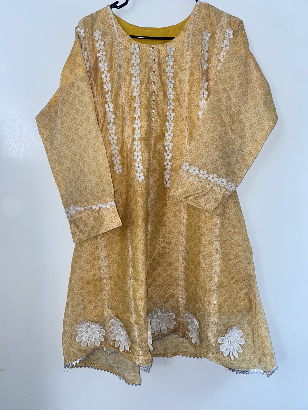 Yellow Pakistani Indian Shalwar Kameez. Net Dupatta. 3 Pc Cotton. 40′ Medium